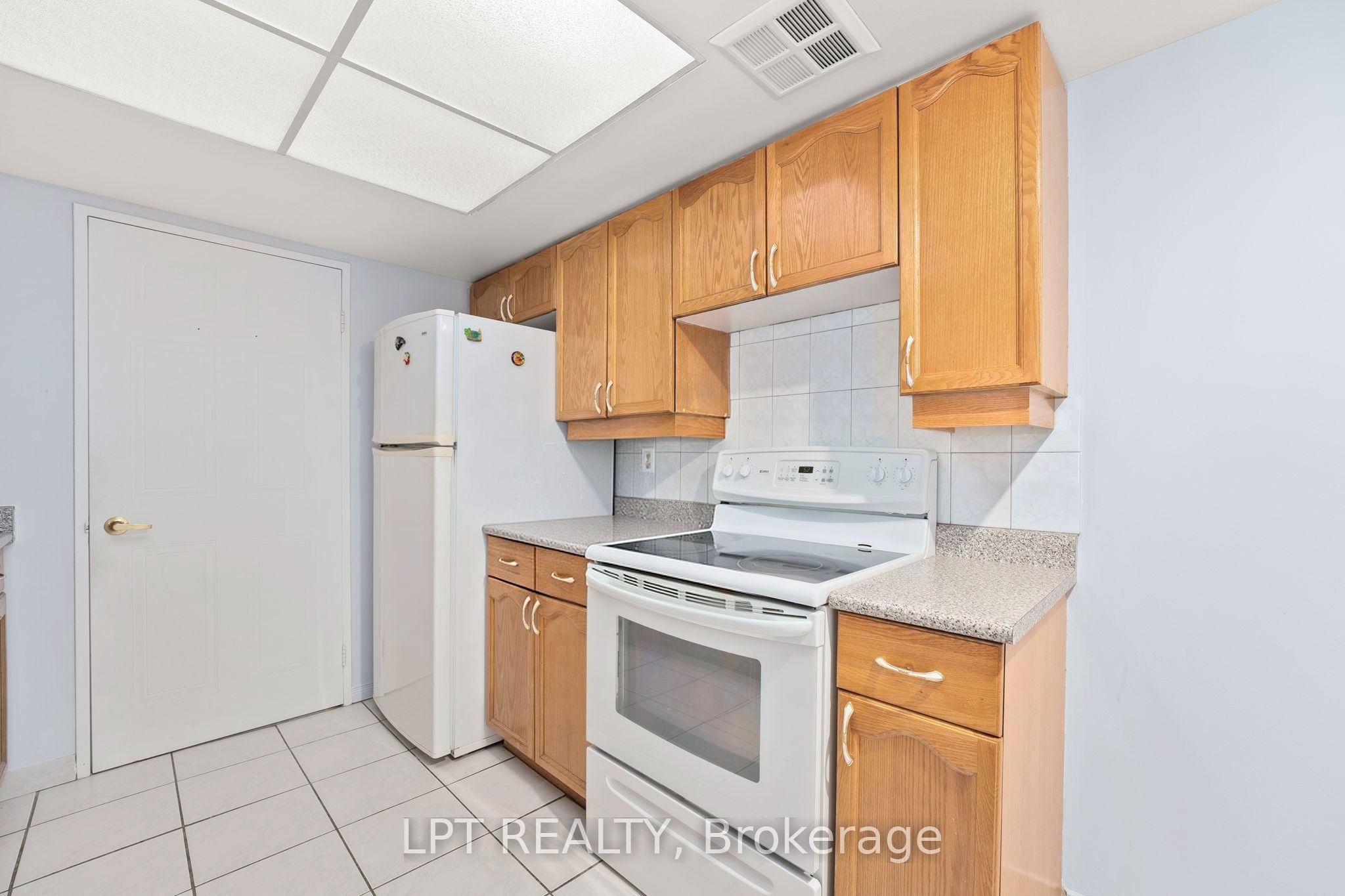 32 Clarissa Drive 521 Property Photo 8