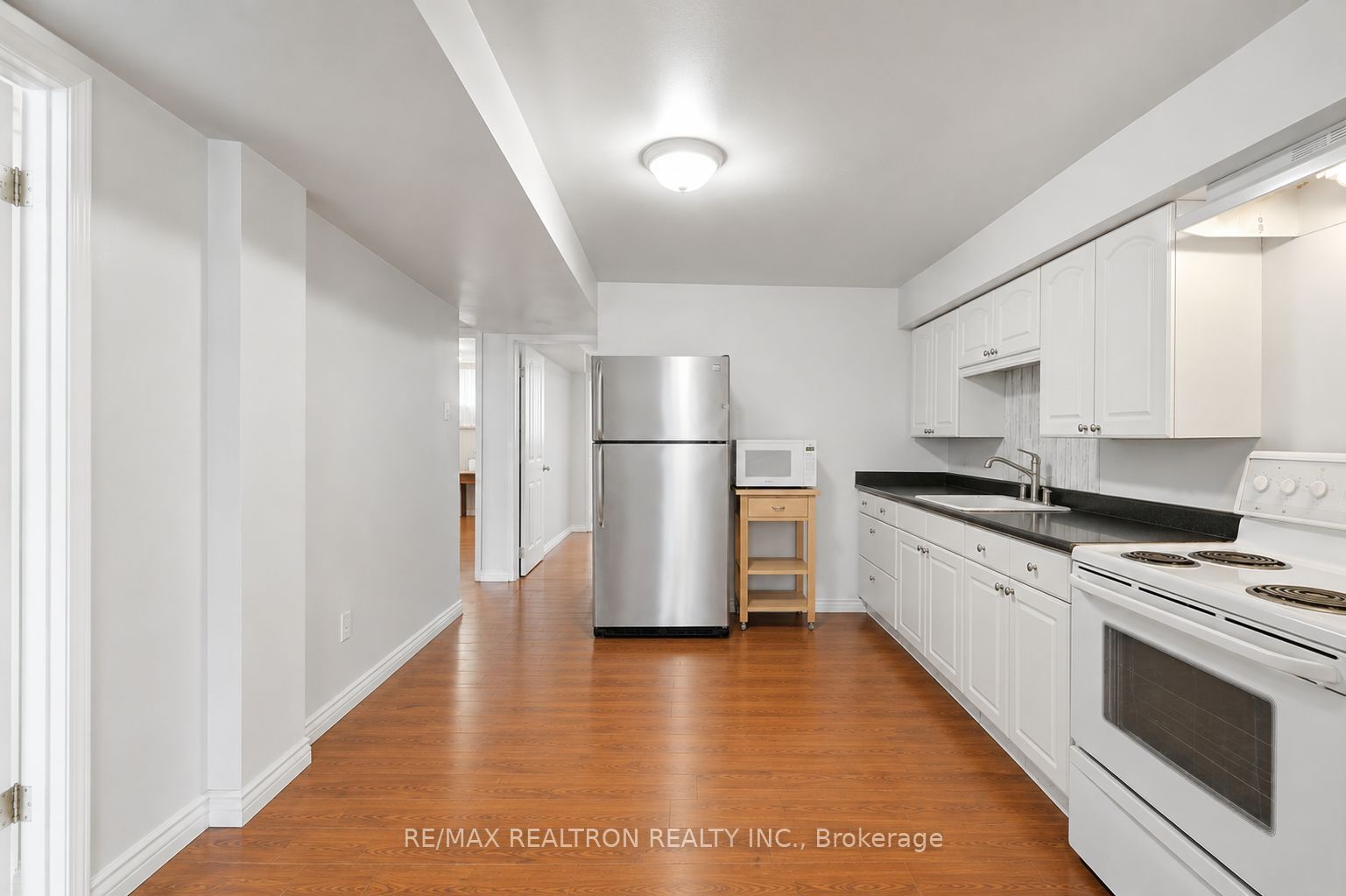 414 The Queensway Road S Property Photo 6