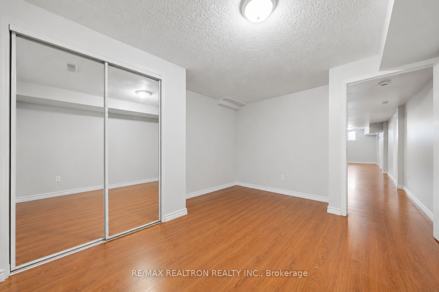 414 The Queensway Road S Property Photo 7