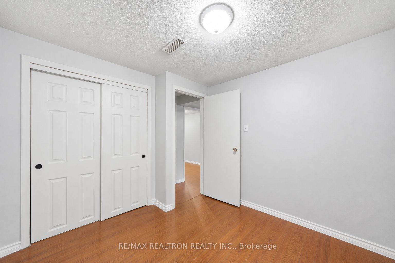 414 The Queensway Road S Property Photo 10