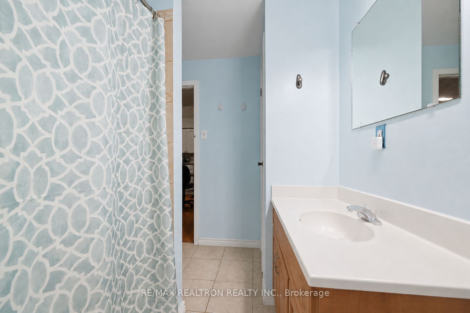 414 The Queensway Road S Property Photo 12