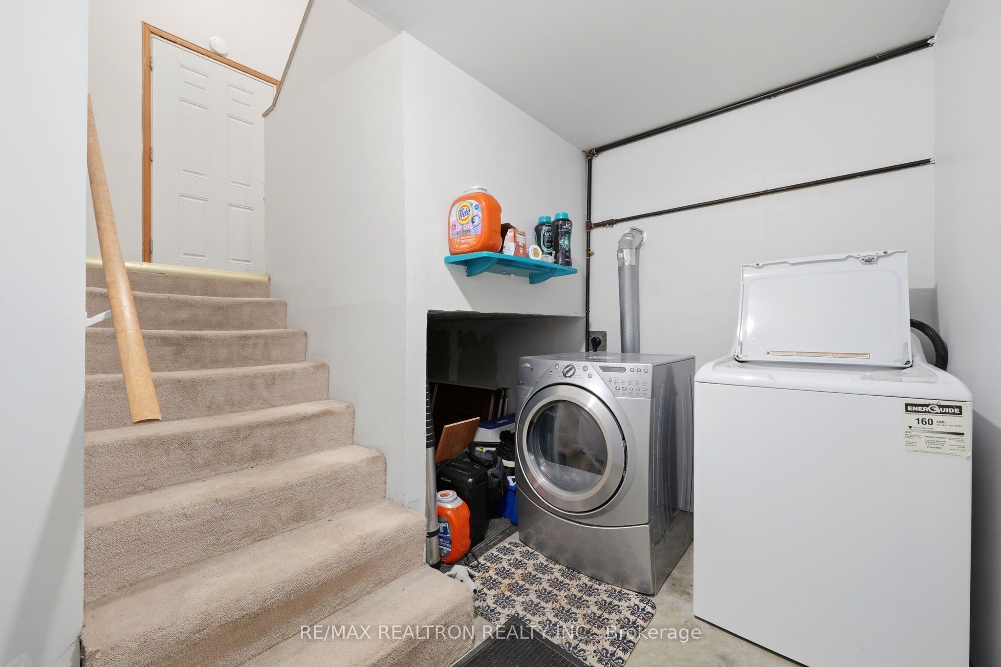 414 The Queensway Road S Property Photo 13