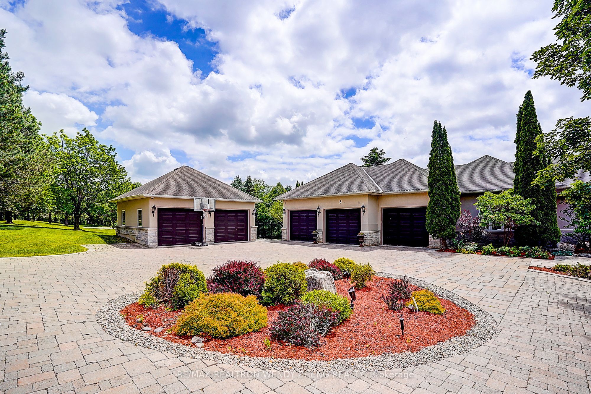 8 Alm Court Property Photo 2