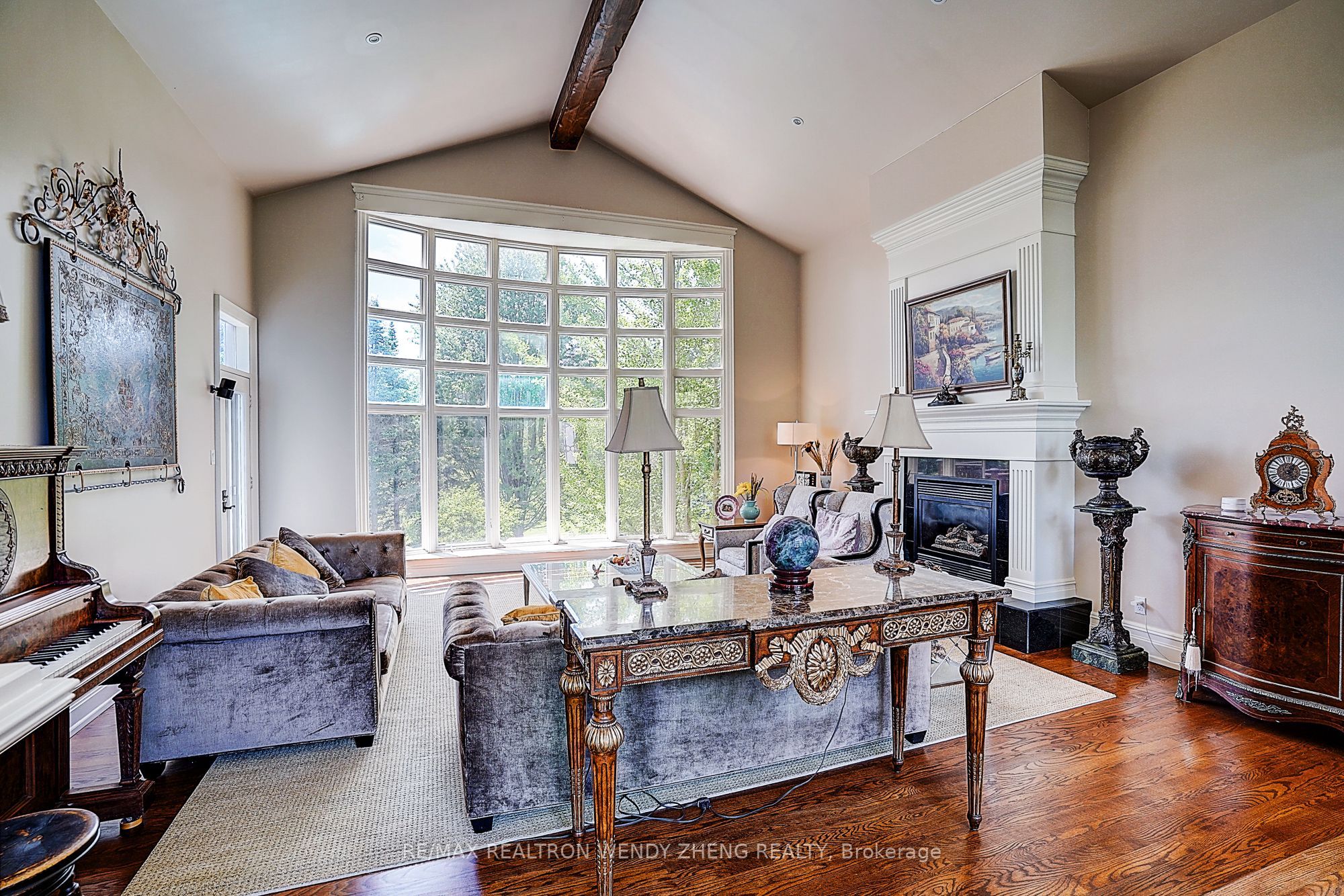 8 Alm Court Property Photo 5