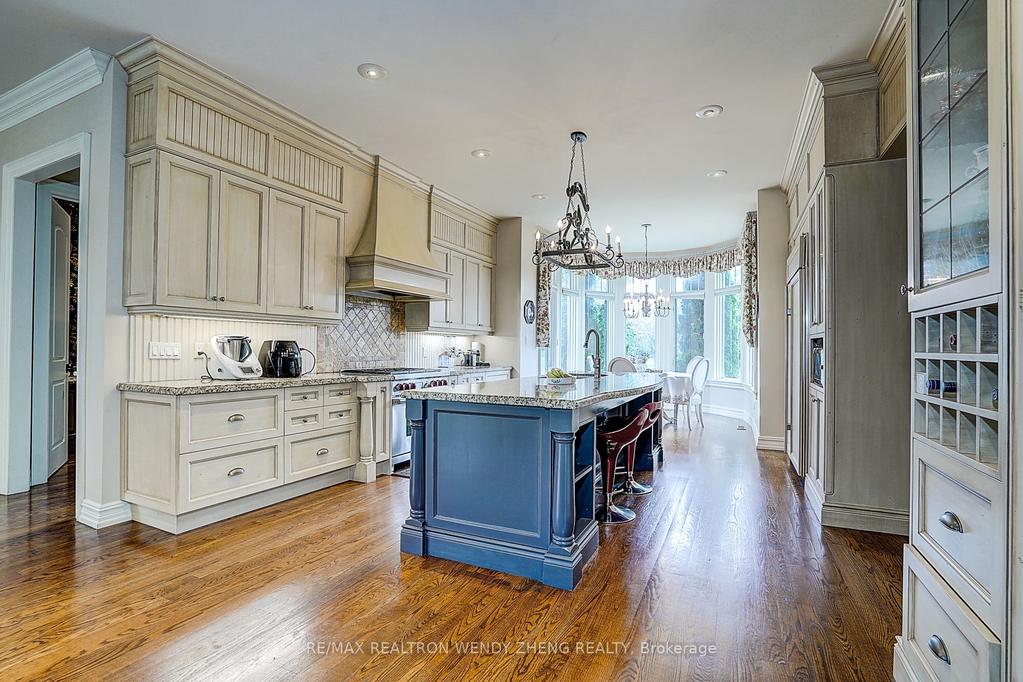 8 Alm Court Property Photo 10