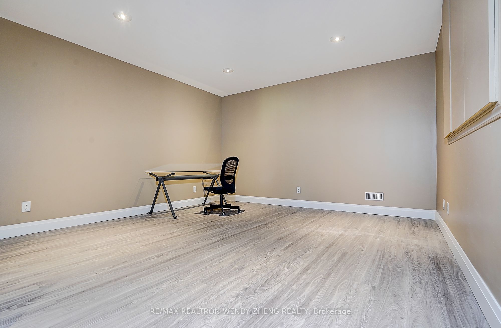8 Alm Court Property Photo 33