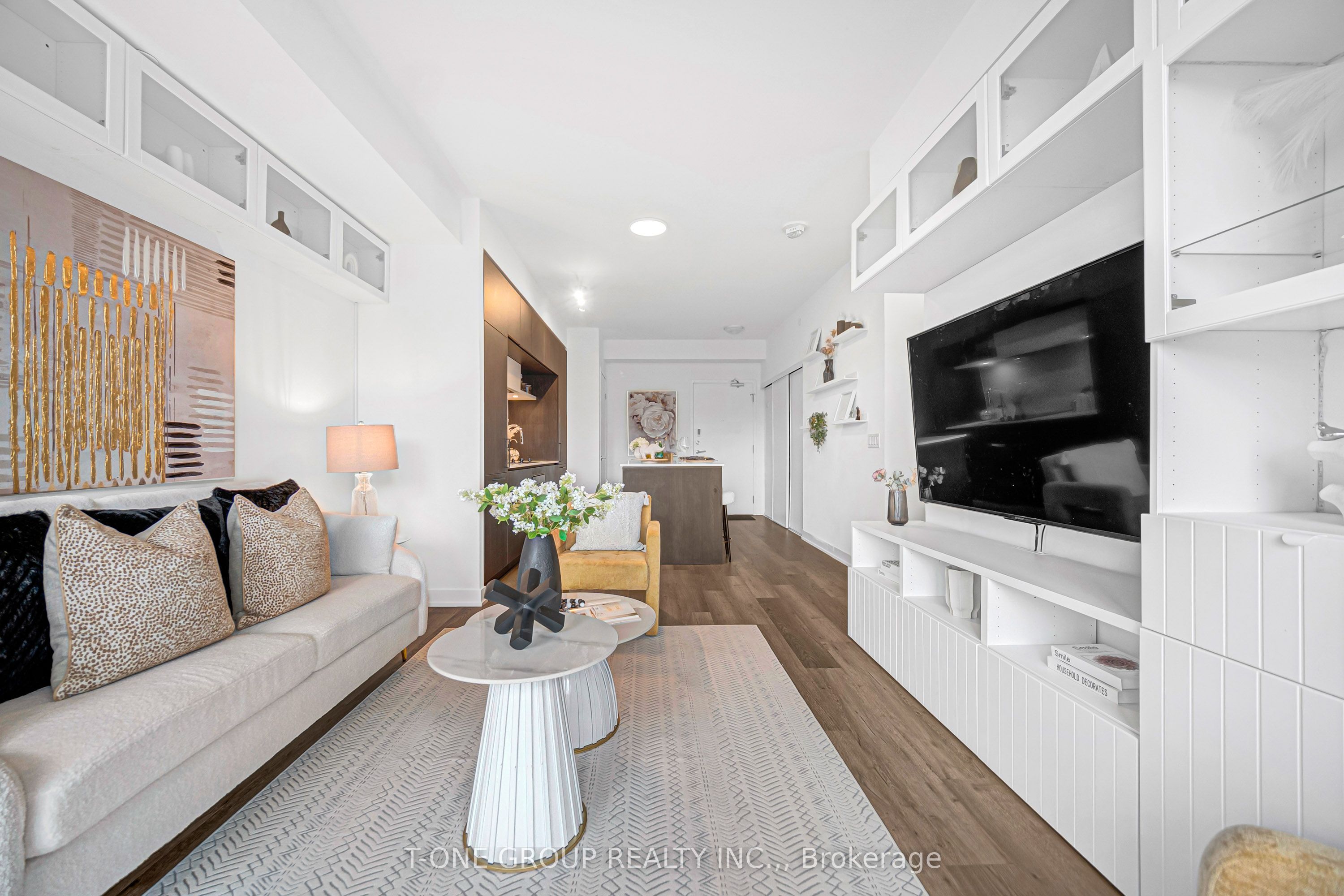 6 David Eyer Road 313 Property Photo 2