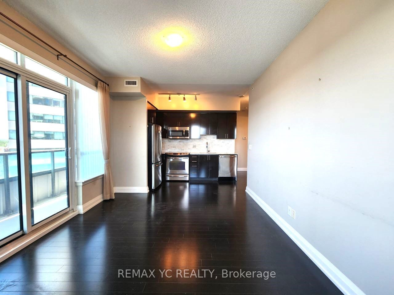 7171 Yonge Street 408 Property Photo 3
