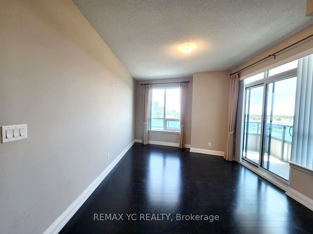 7171 Yonge Street 408 Property Photo 4