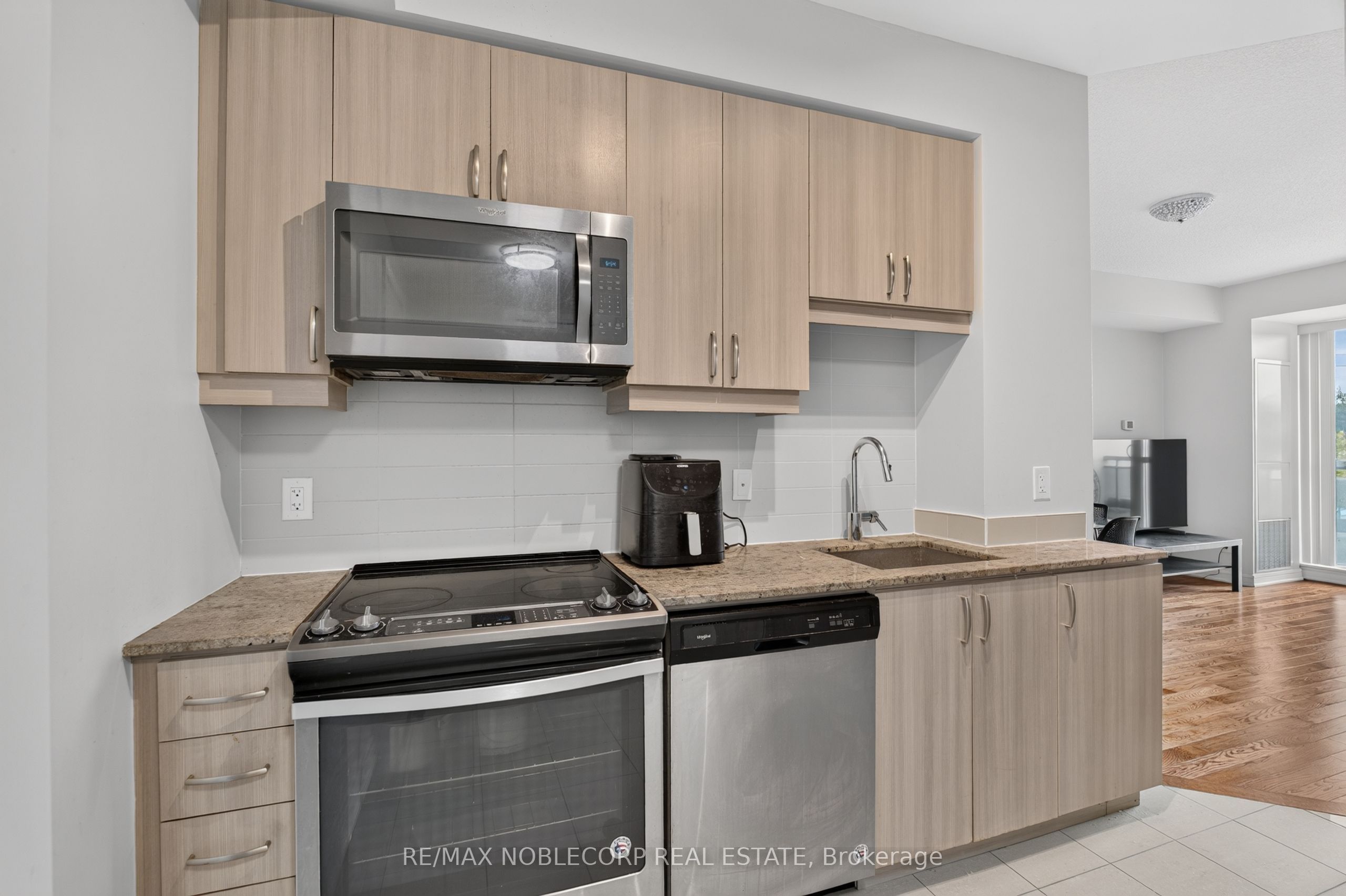 9191 Yonge Street 206sw Property Photo 8