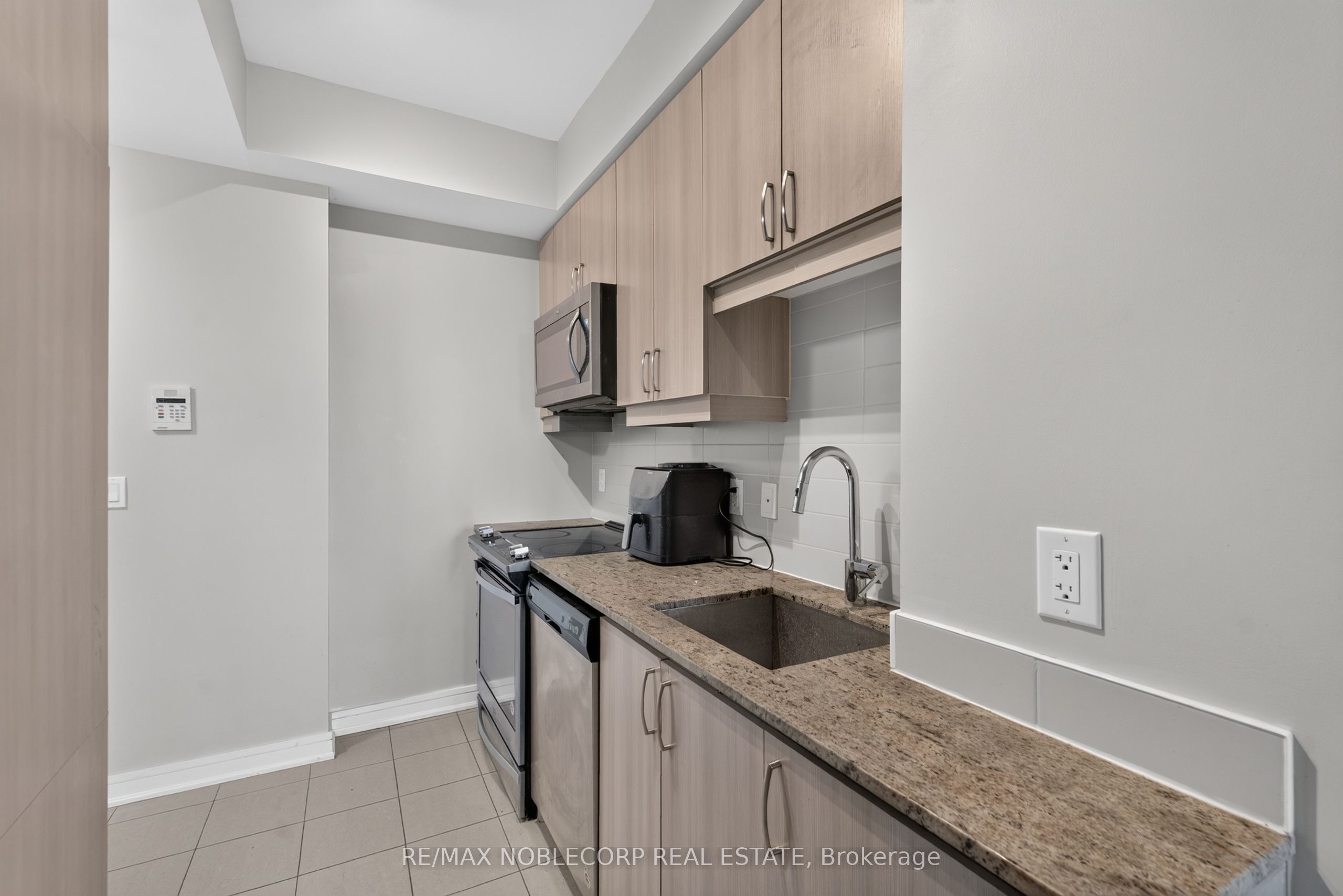 9191 Yonge Street 206sw Property Photo 9