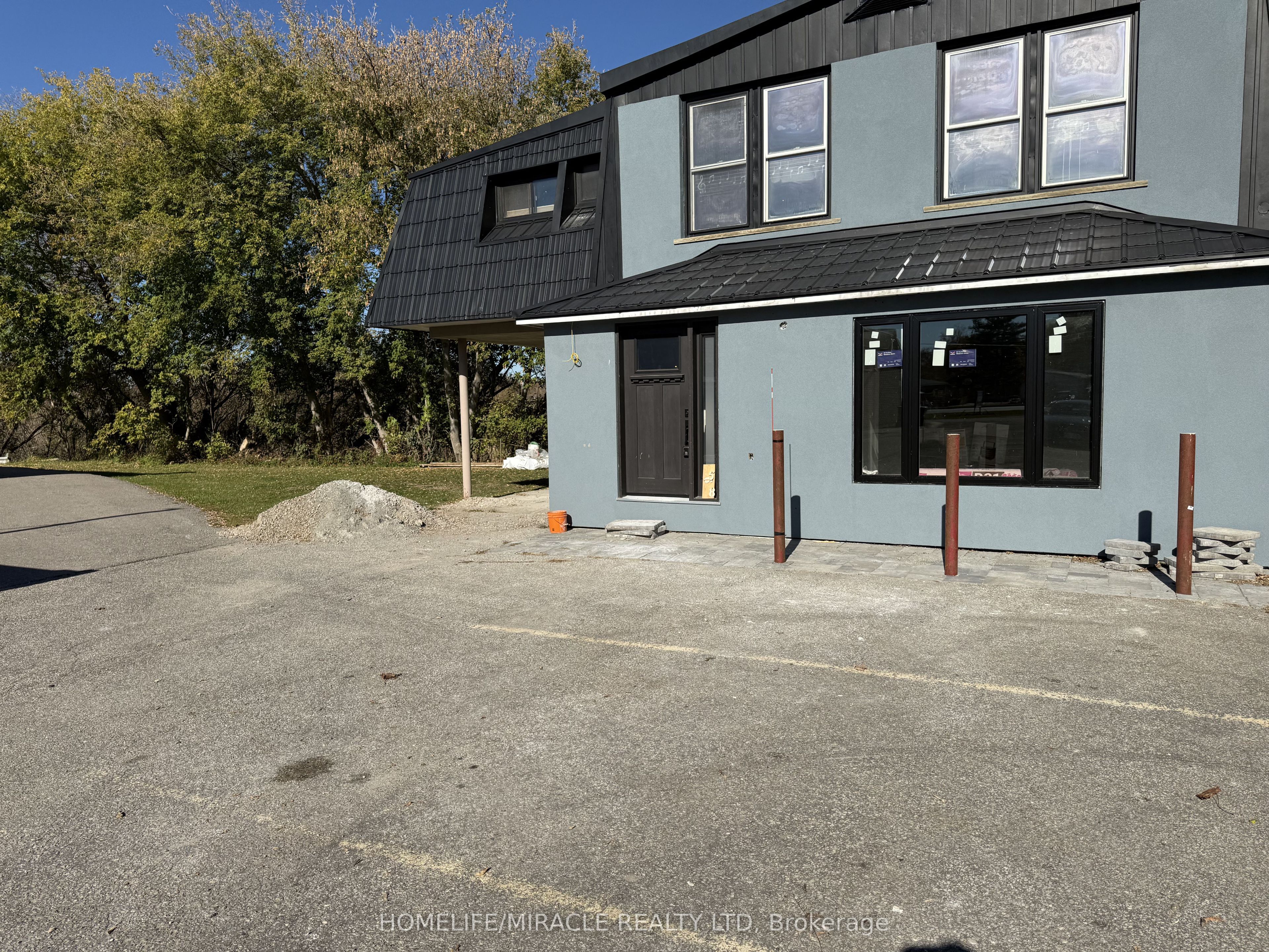 568 Victoria Street Property Photo 2