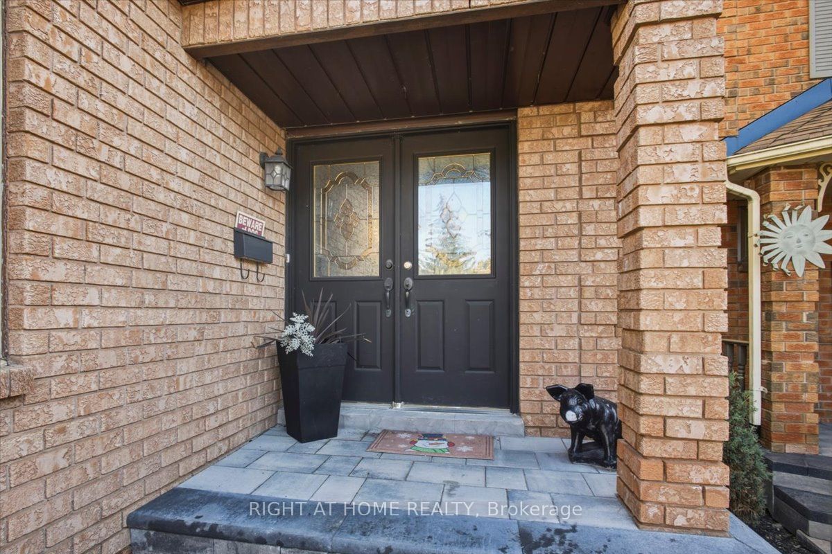 31 Sunbird Boulevard Property Photo 2