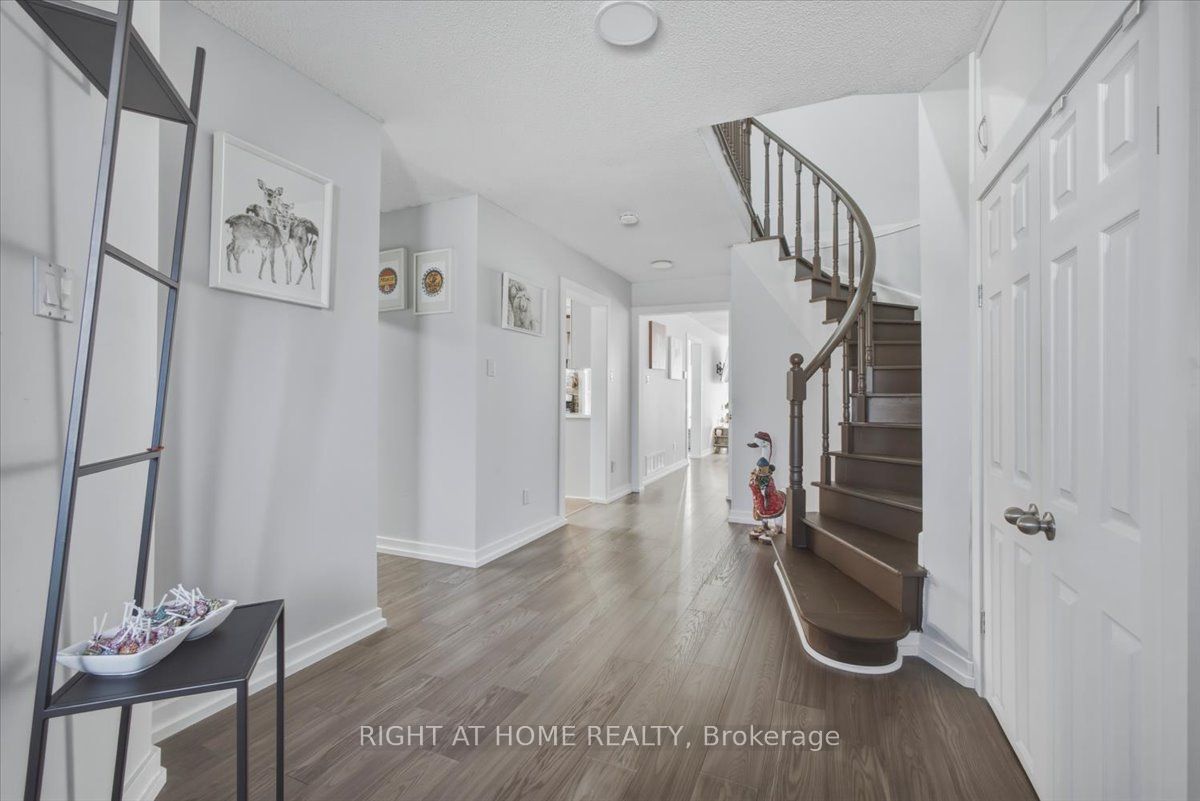 31 Sunbird Boulevard Property Photo 3