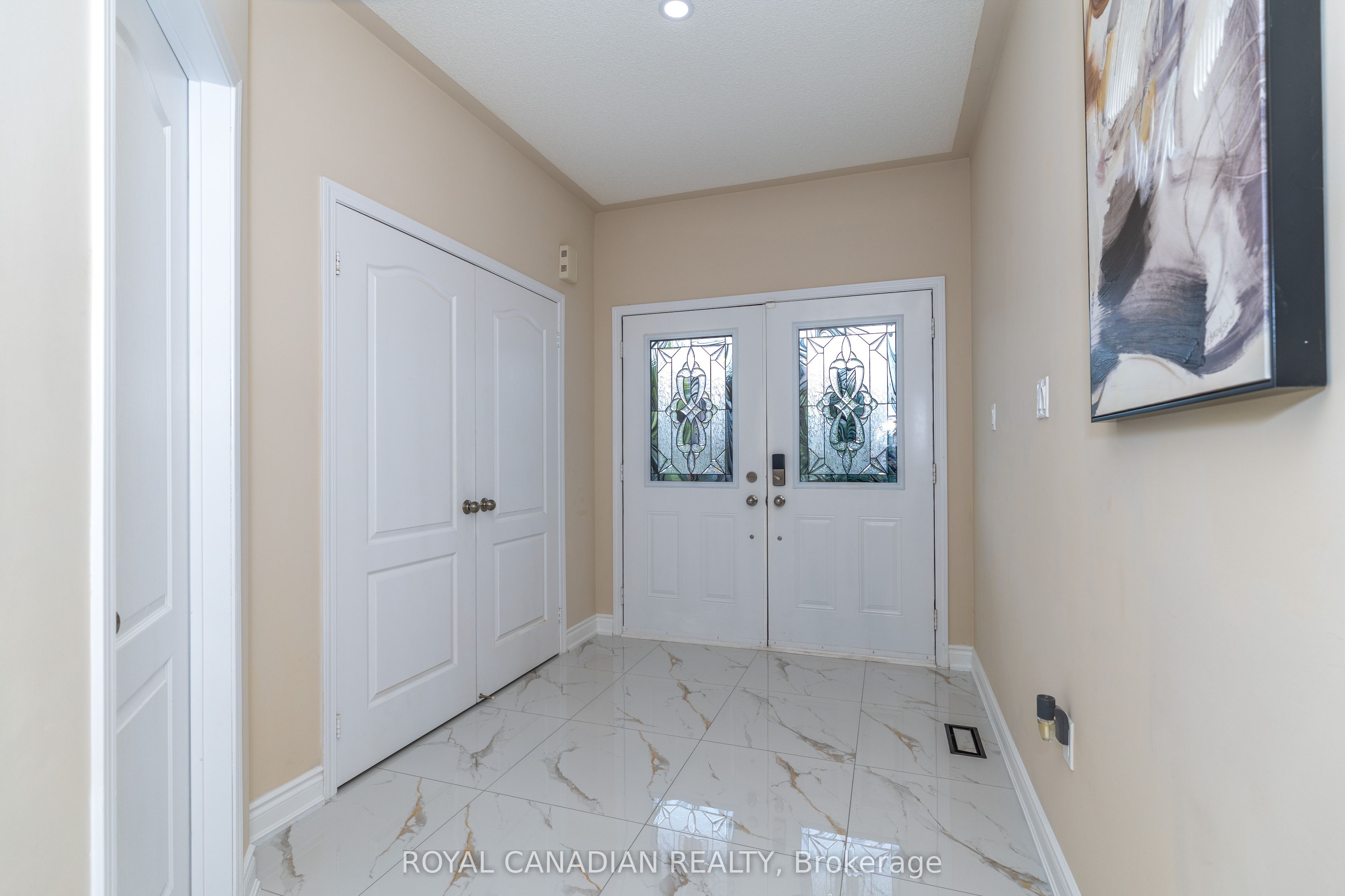 213 Richardson Crescent Property Photo 5