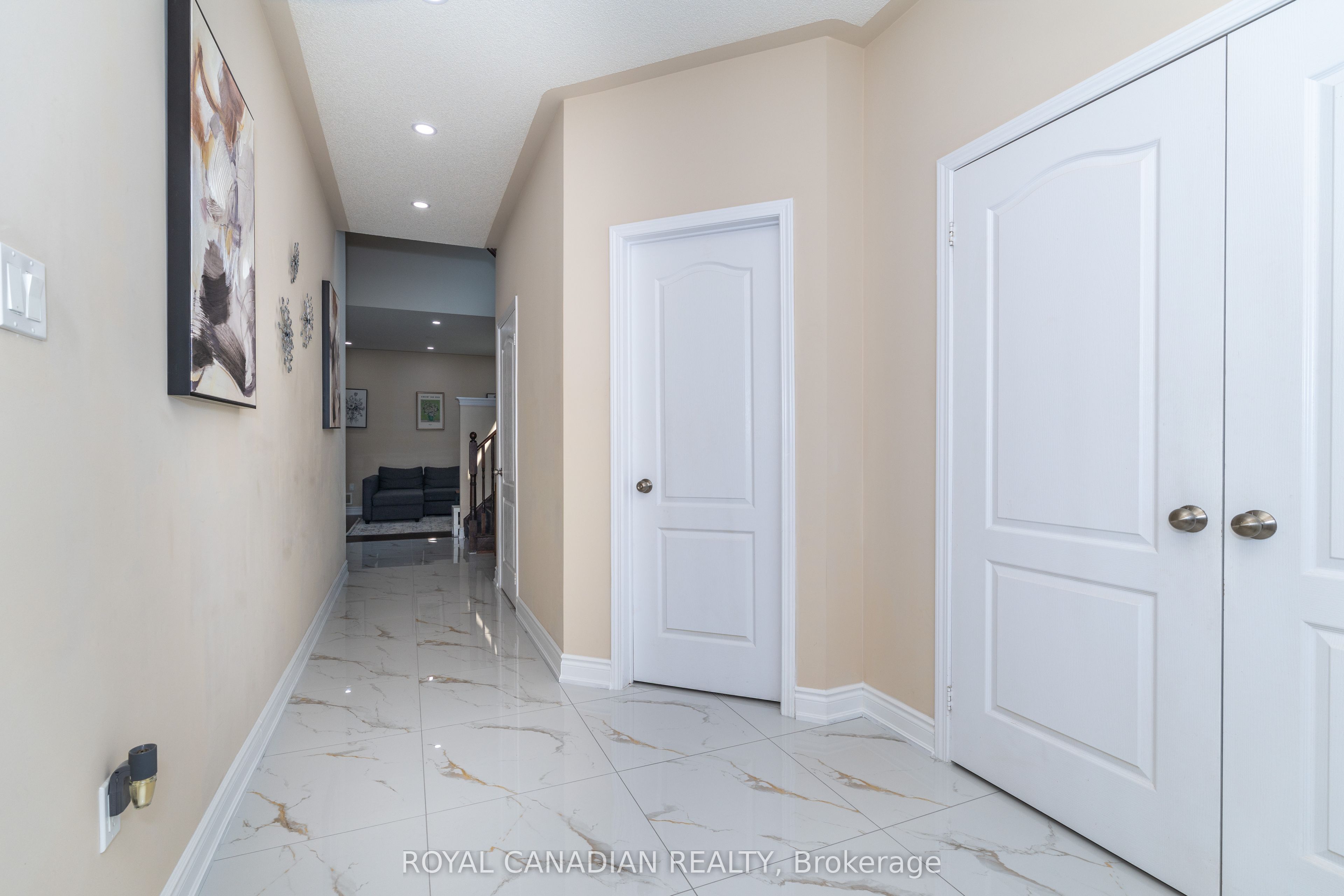 213 Richardson Crescent Property Photo 6