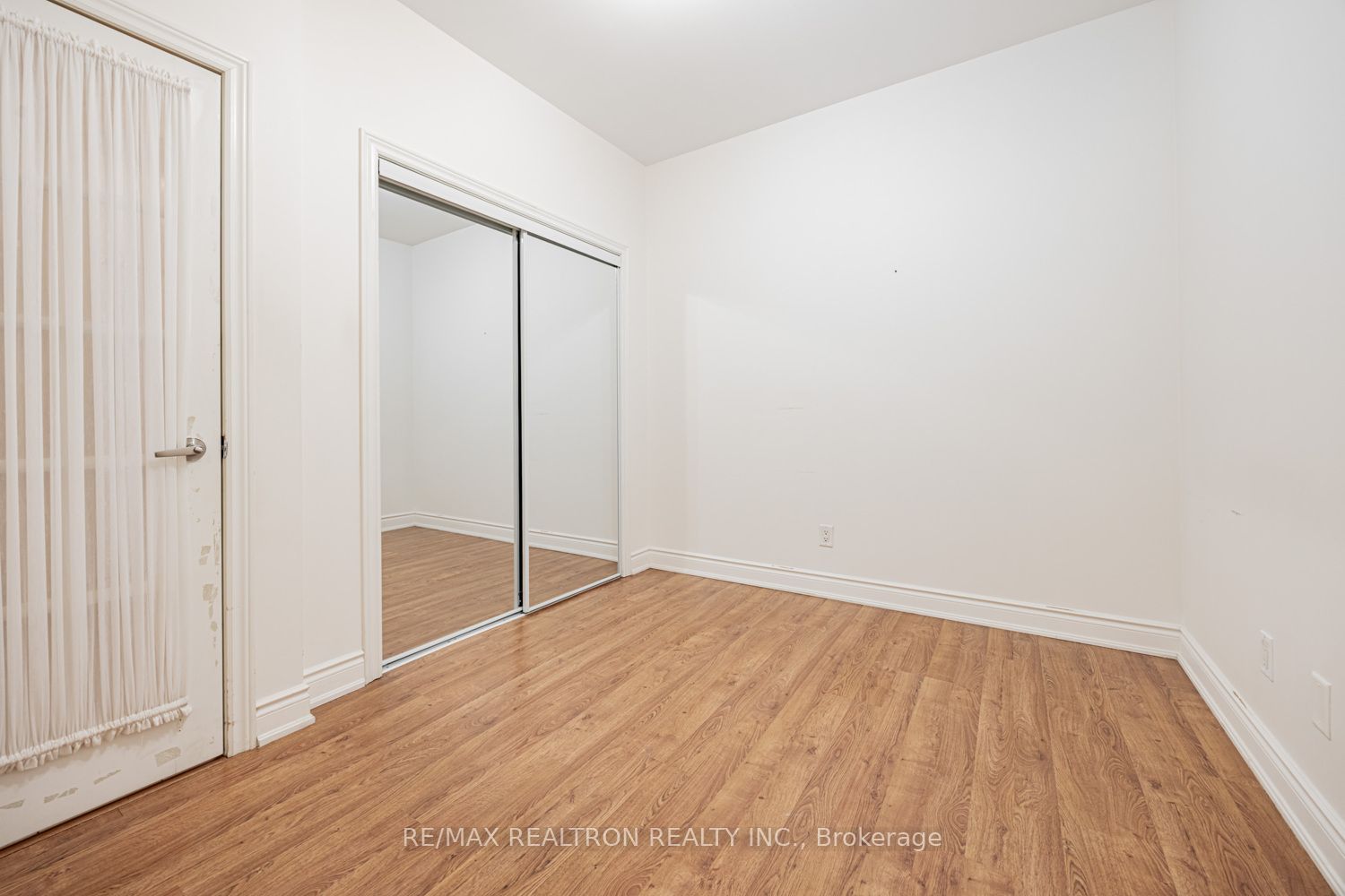 9901 Keele Street 207 Property Photo 12