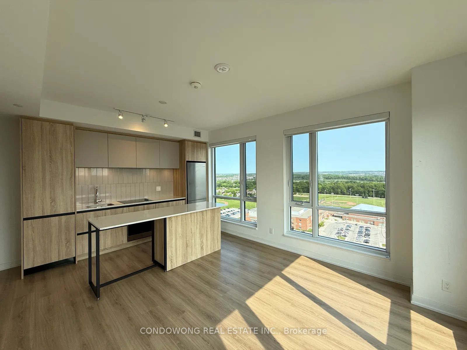7950 Bathurst Street 2104 Property Photo 1