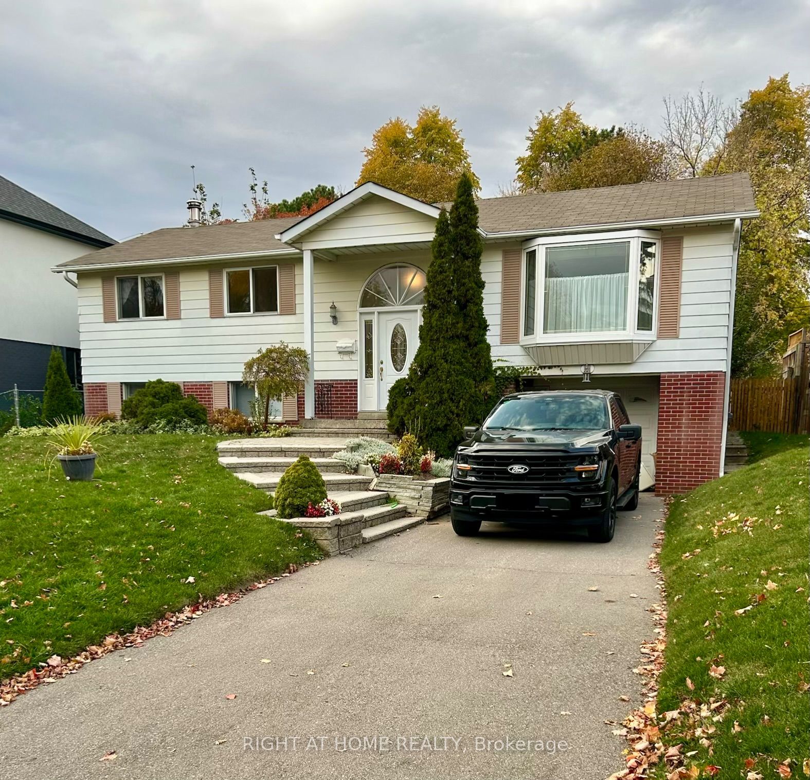 94 Southdale Drive Property Photo 1
