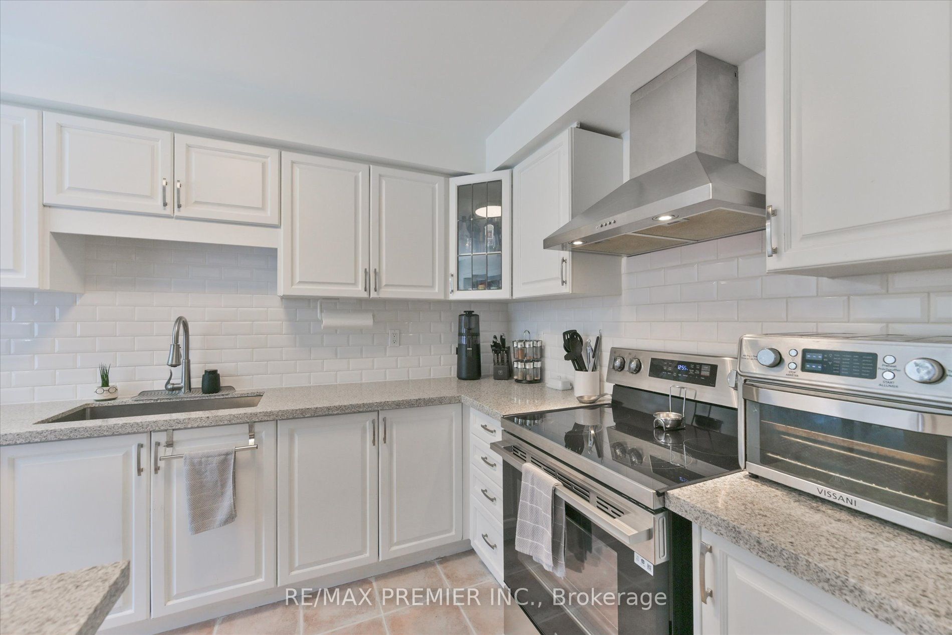 22 Lucerne Drive Property Photo 12