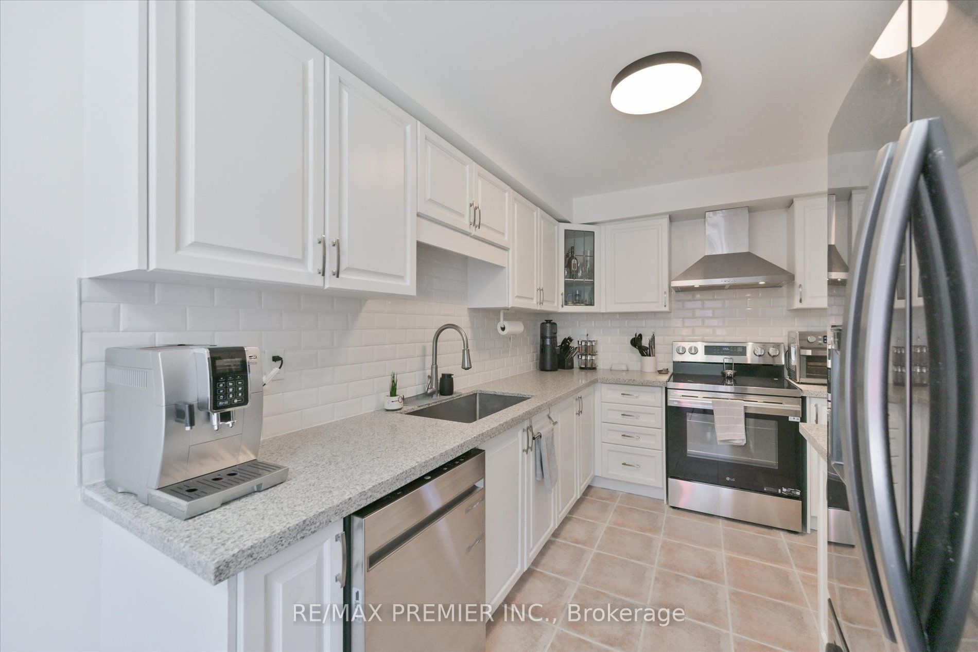 22 Lucerne Drive Property Photo 15