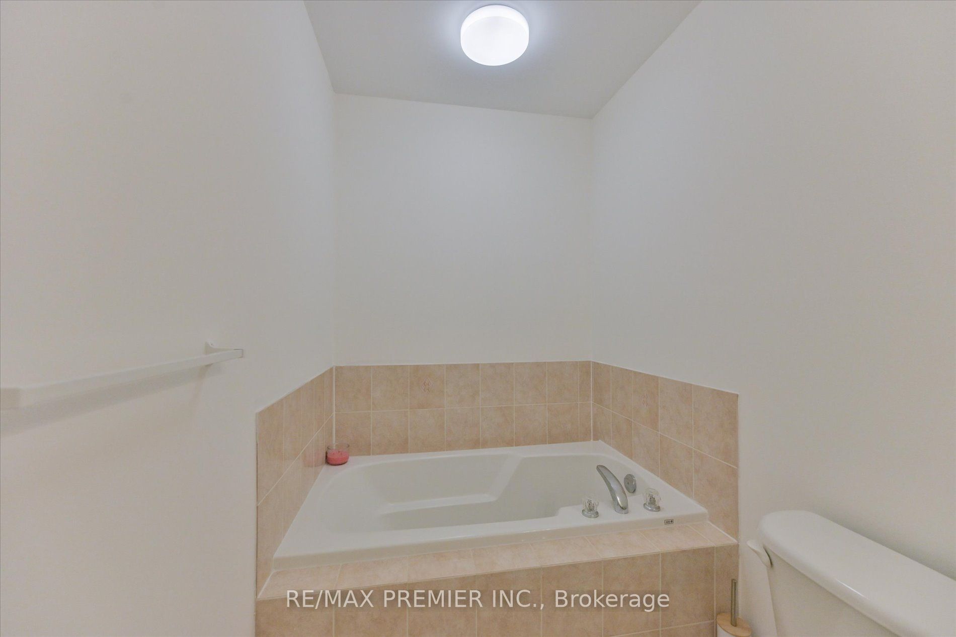 22 Lucerne Drive Property Photo 27