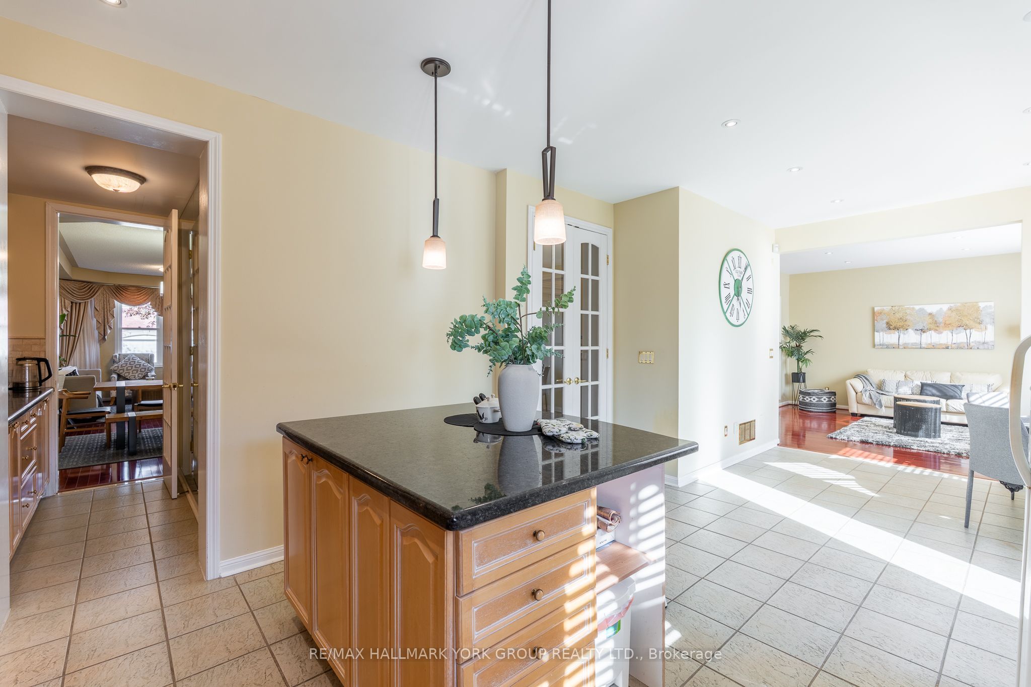 75 Winston Castle Drive Property Photo 7