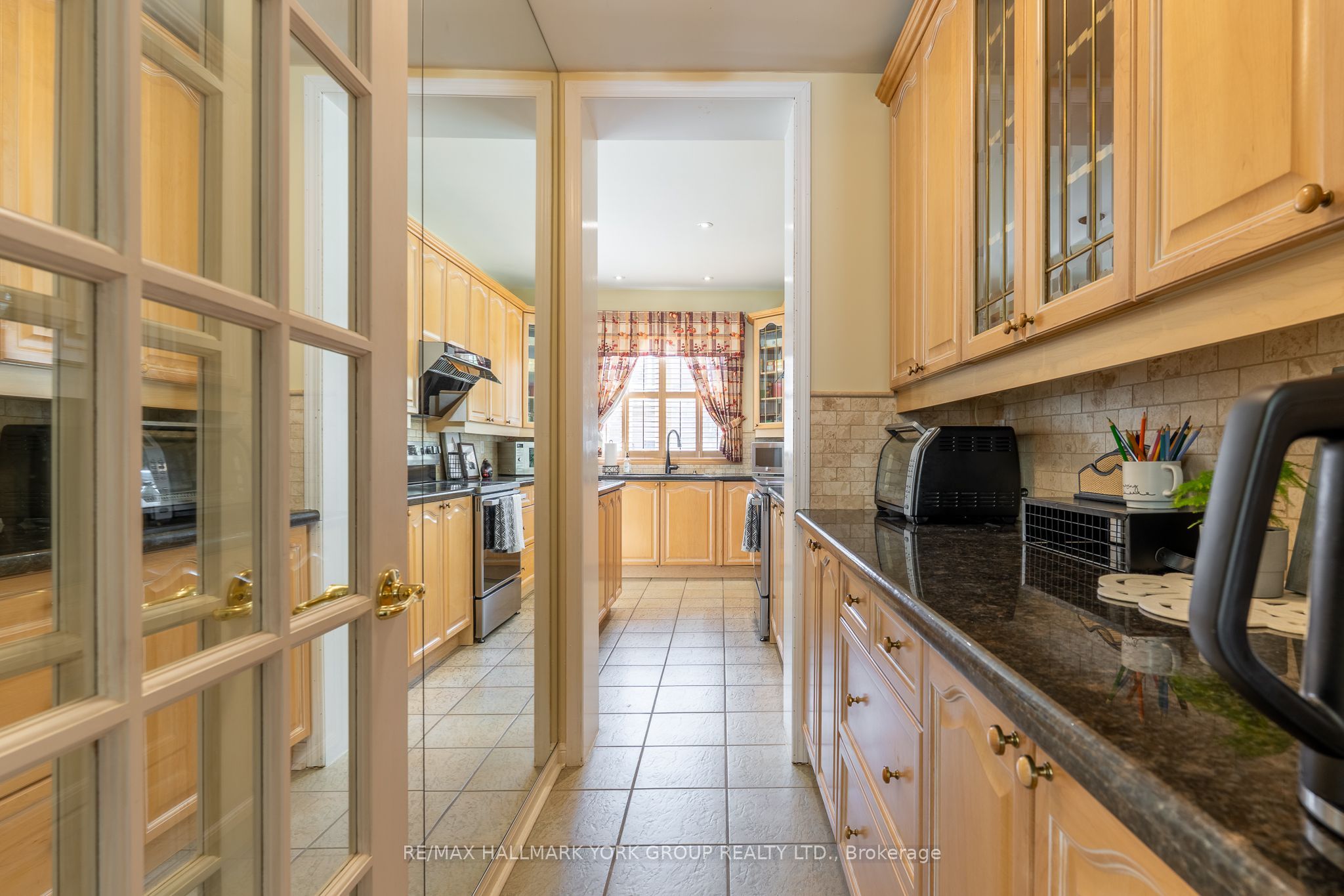 75 Winston Castle Drive Property Photo 9