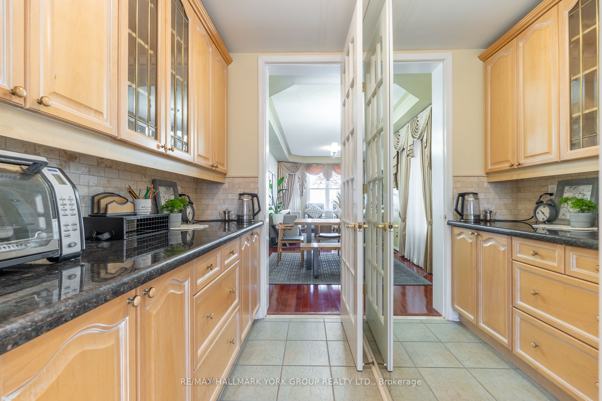 75 Winston Castle Drive Property Photo 10