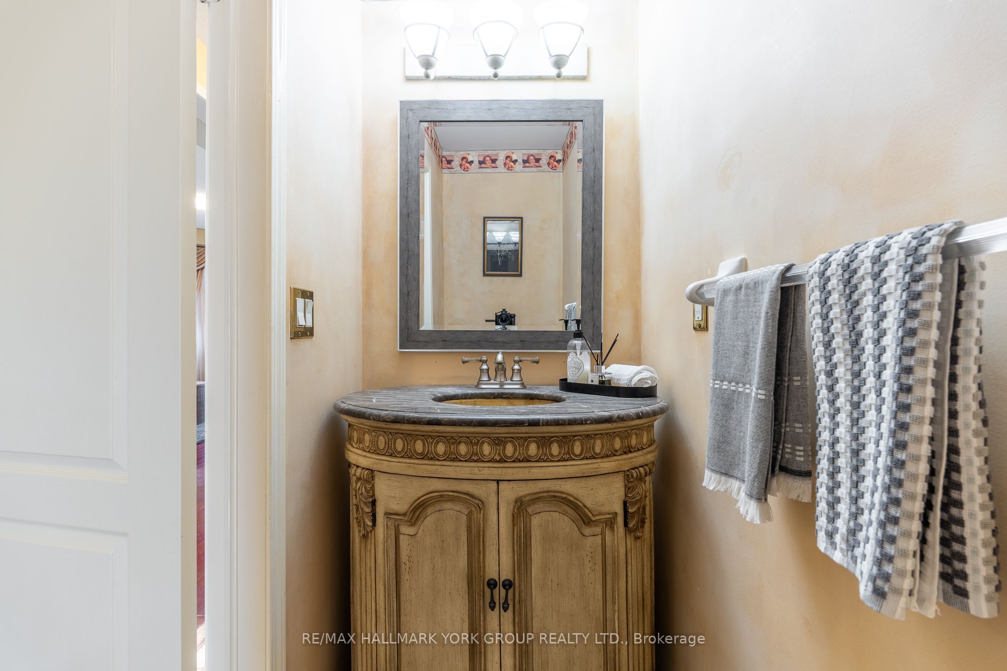 75 Winston Castle Drive Property Photo 15