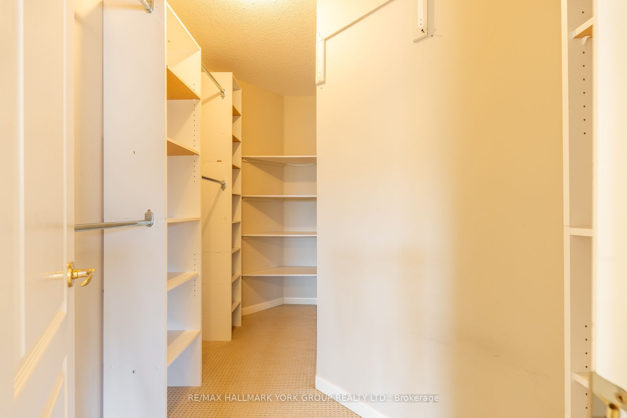 75 Winston Castle Drive Property Photo 26