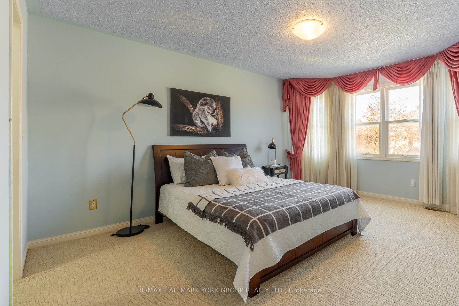 75 Winston Castle Drive Property Photo 27