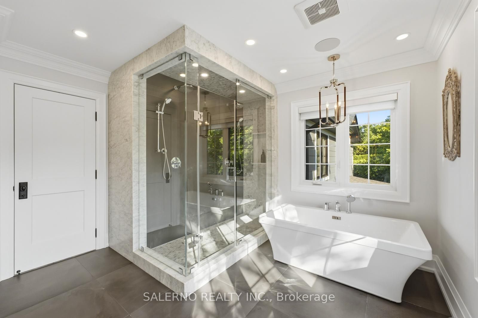 35 Sir Constantine Drive Property Photo 25