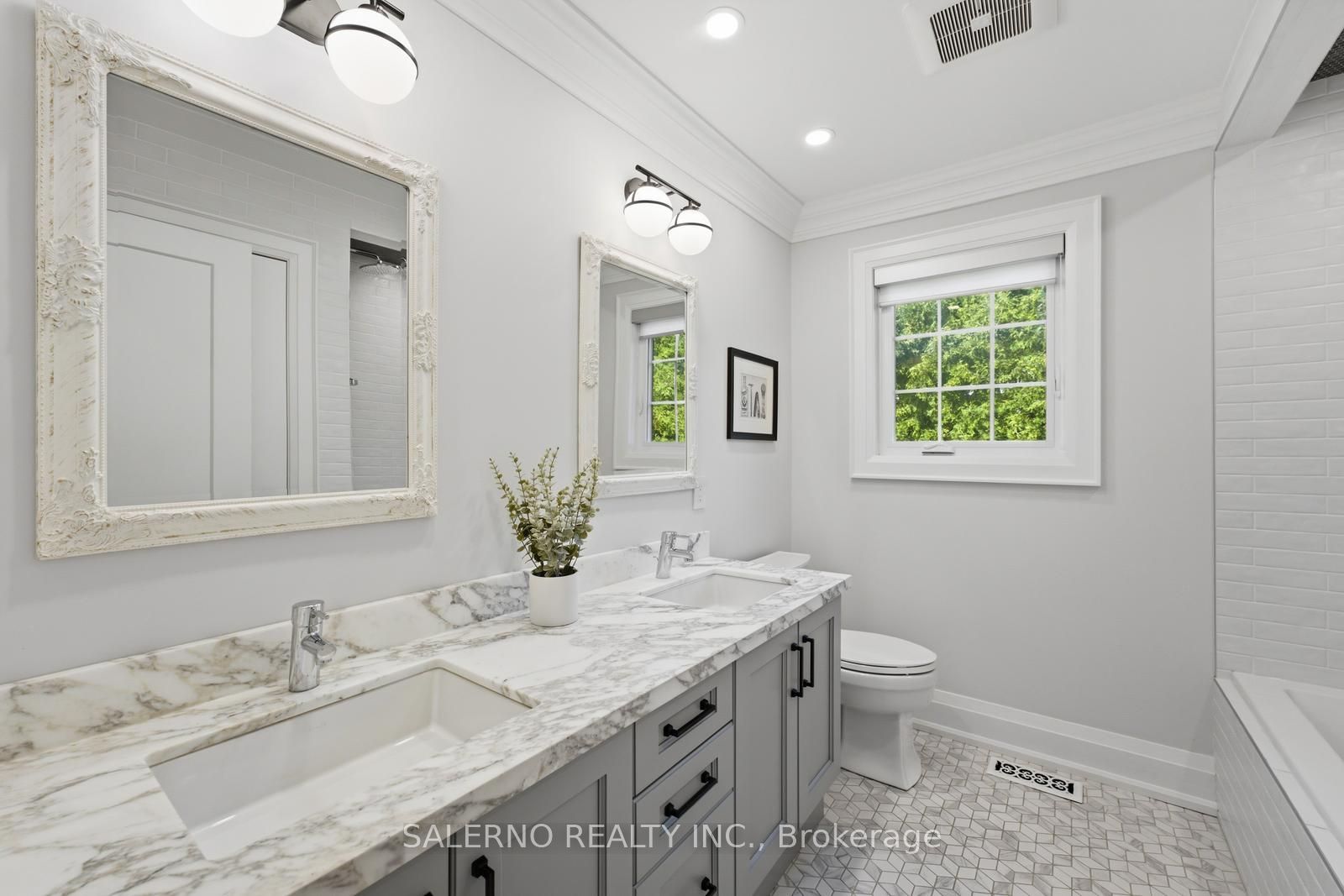 35 Sir Constantine Drive Property Photo 28