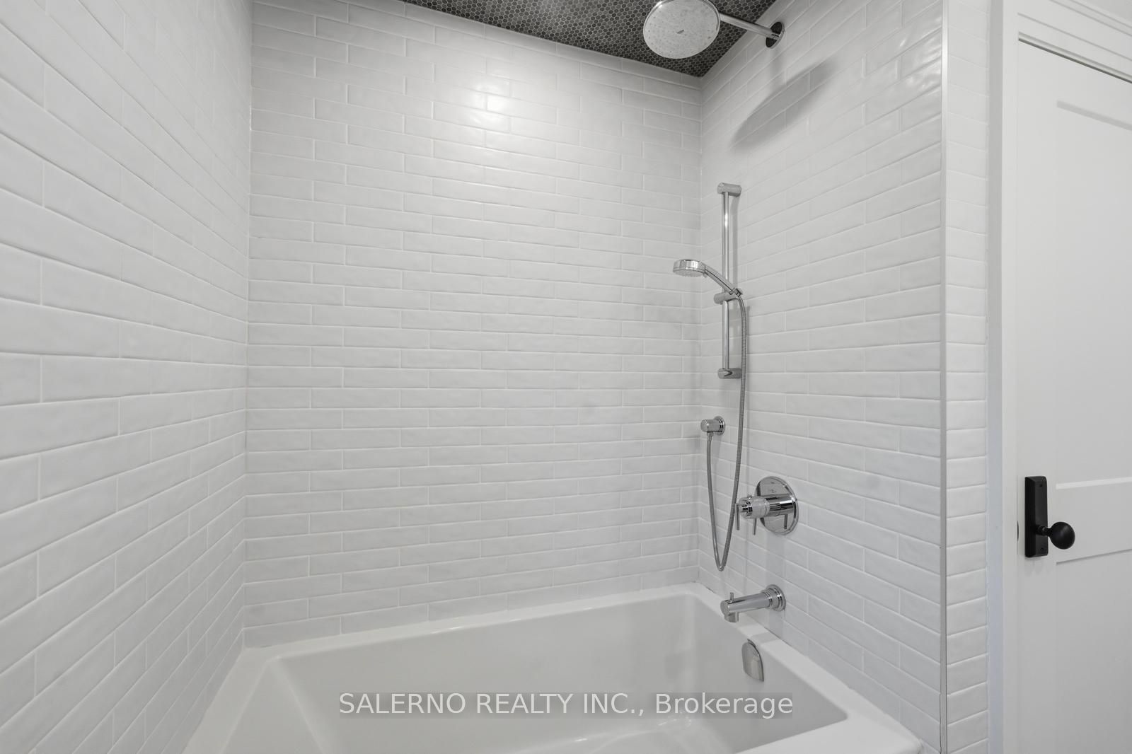 35 Sir Constantine Drive Property Photo 29