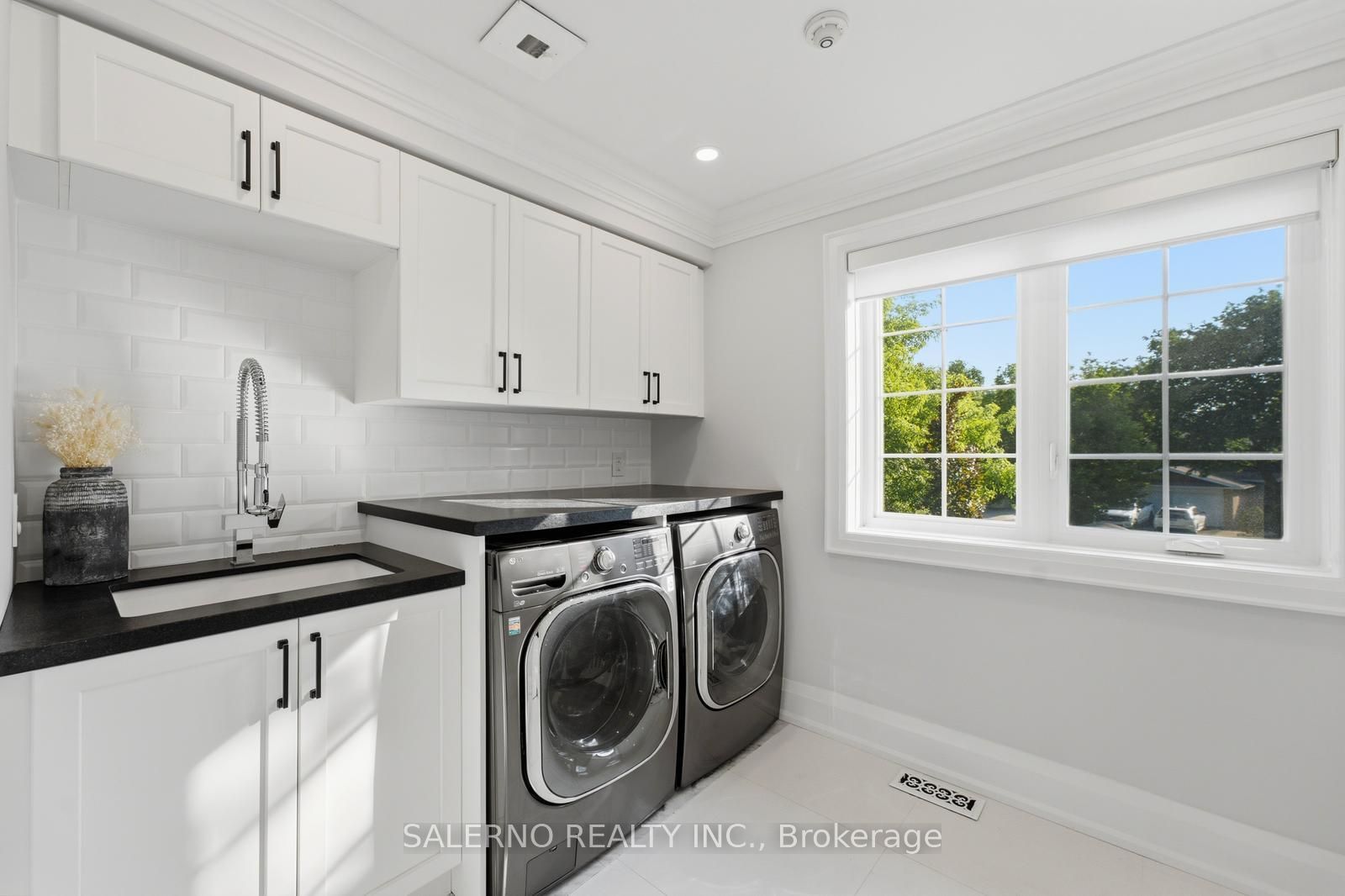 35 Sir Constantine Drive Property Photo 31