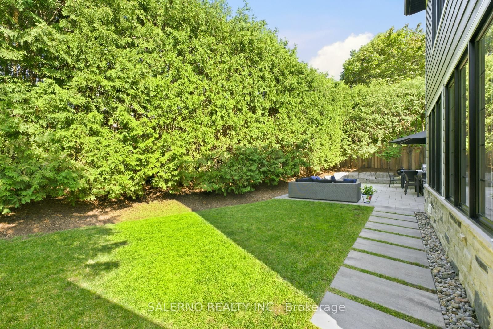 35 Sir Constantine Drive Property Photo 41