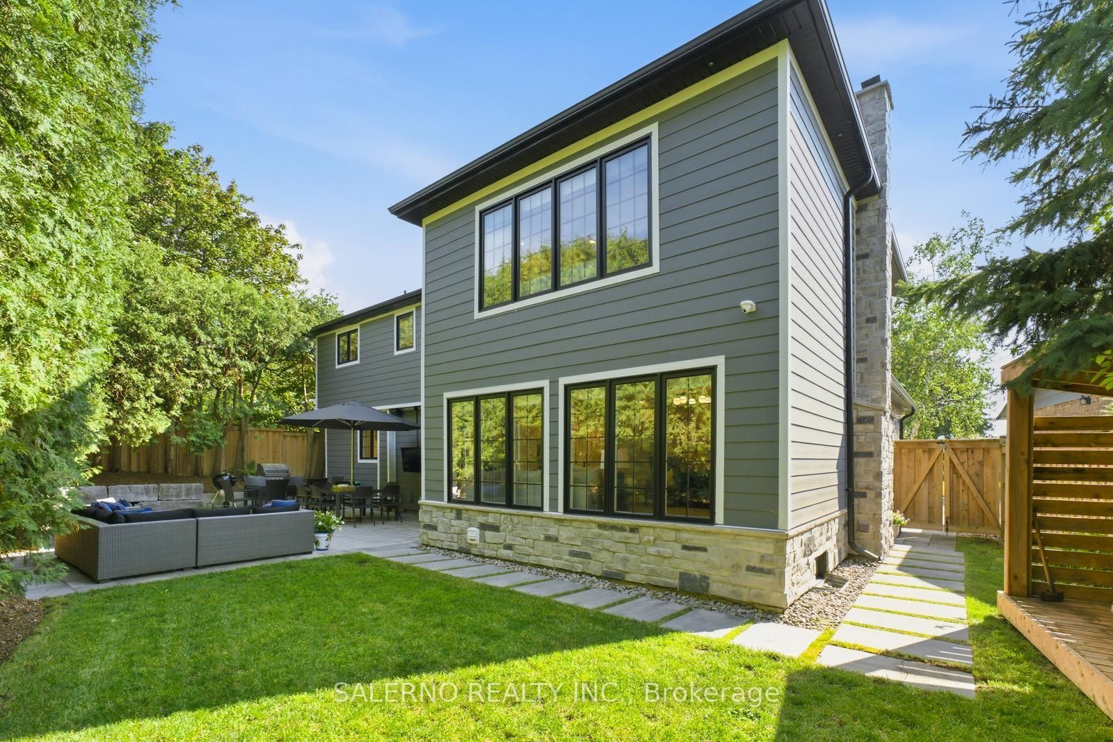 35 Sir Constantine Drive Property Photo 47