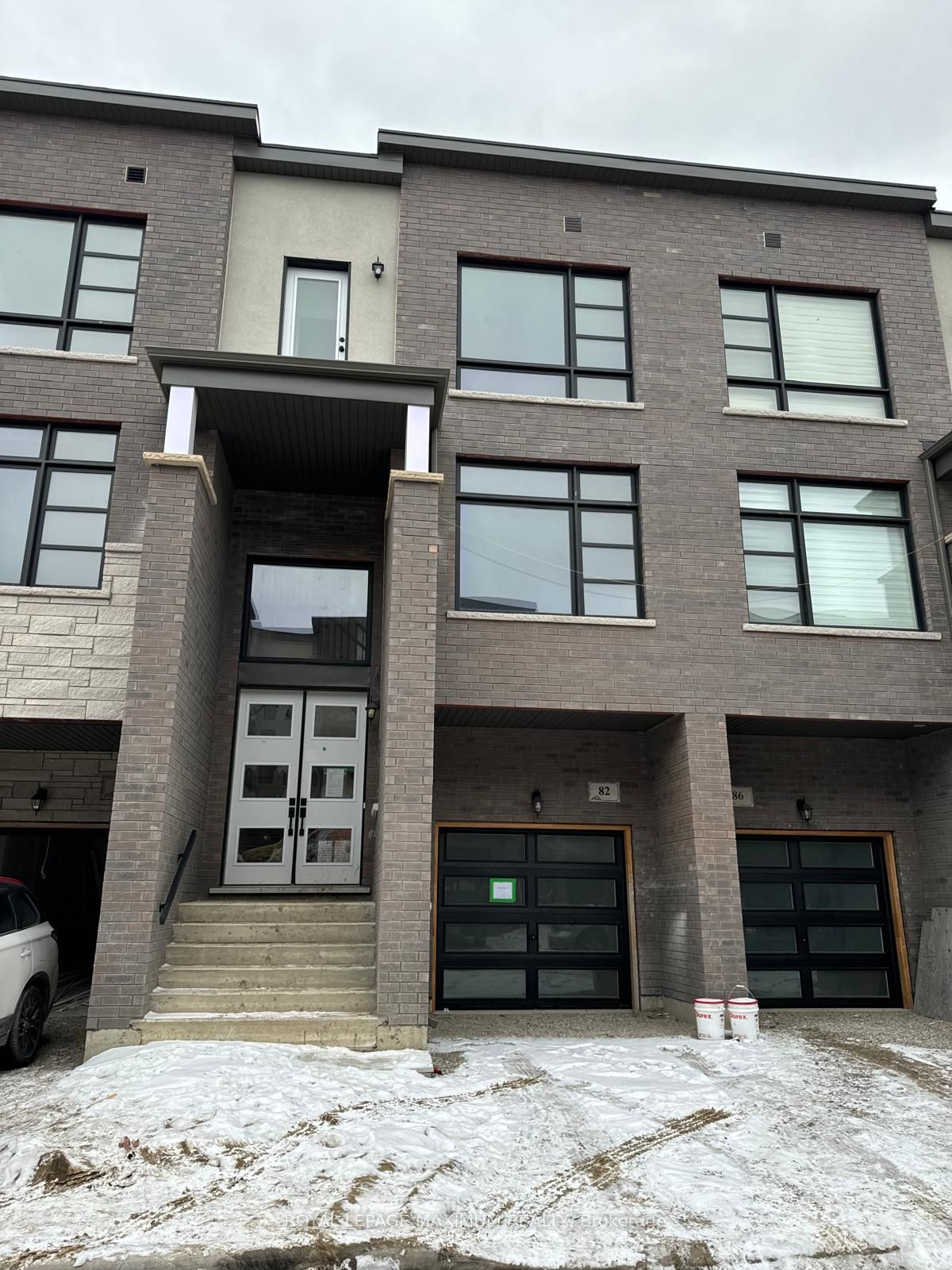 82 Paradox Street Property Photo 1