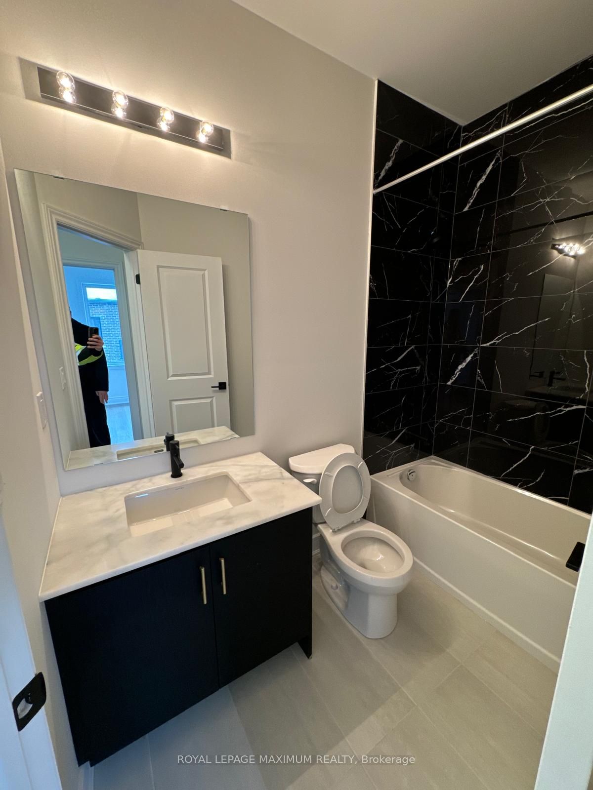 82 Paradox Street Property Photo 17