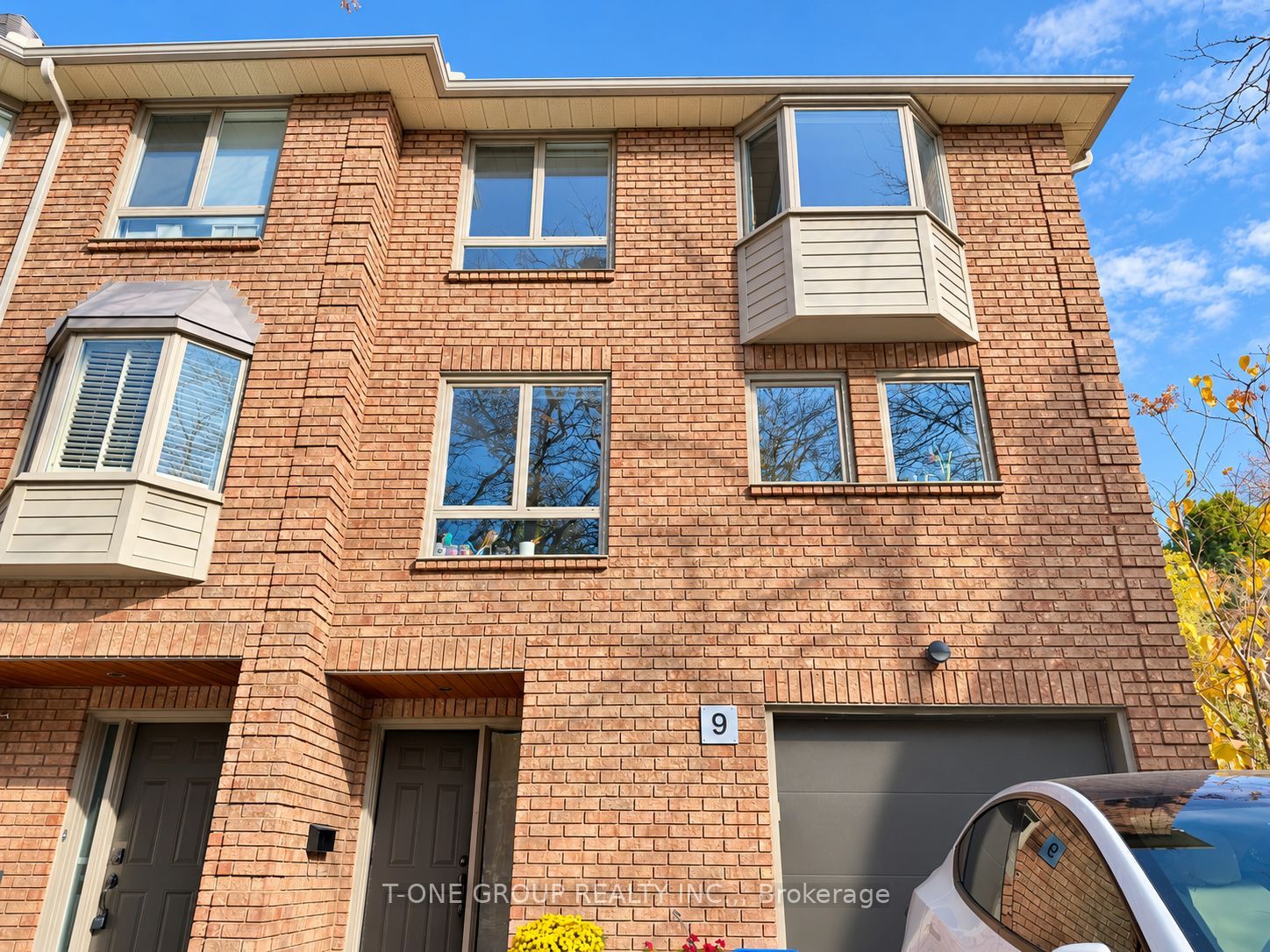 125 Weldrick Road W 9 Property Photo 2