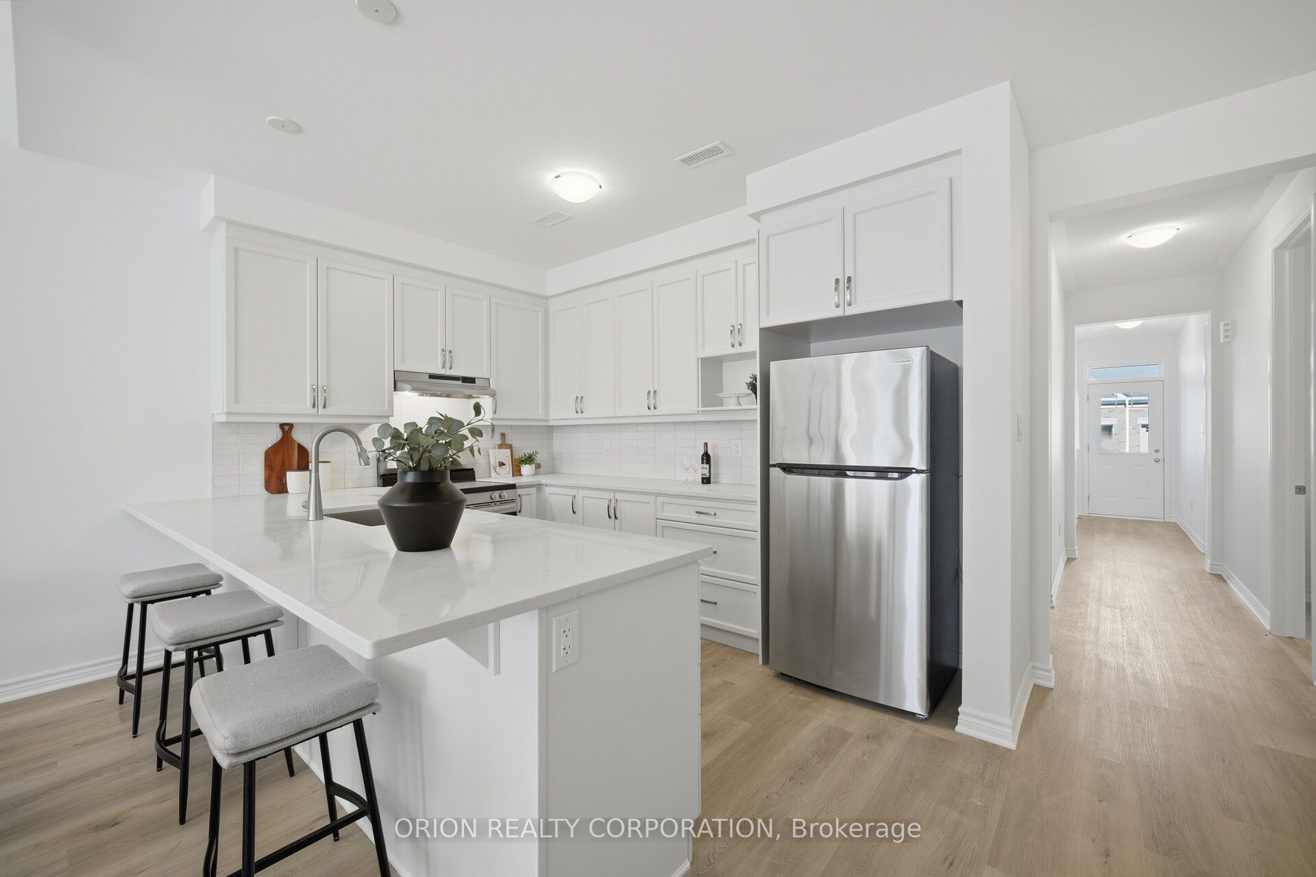 711 Sargeant Place Property Photo 3