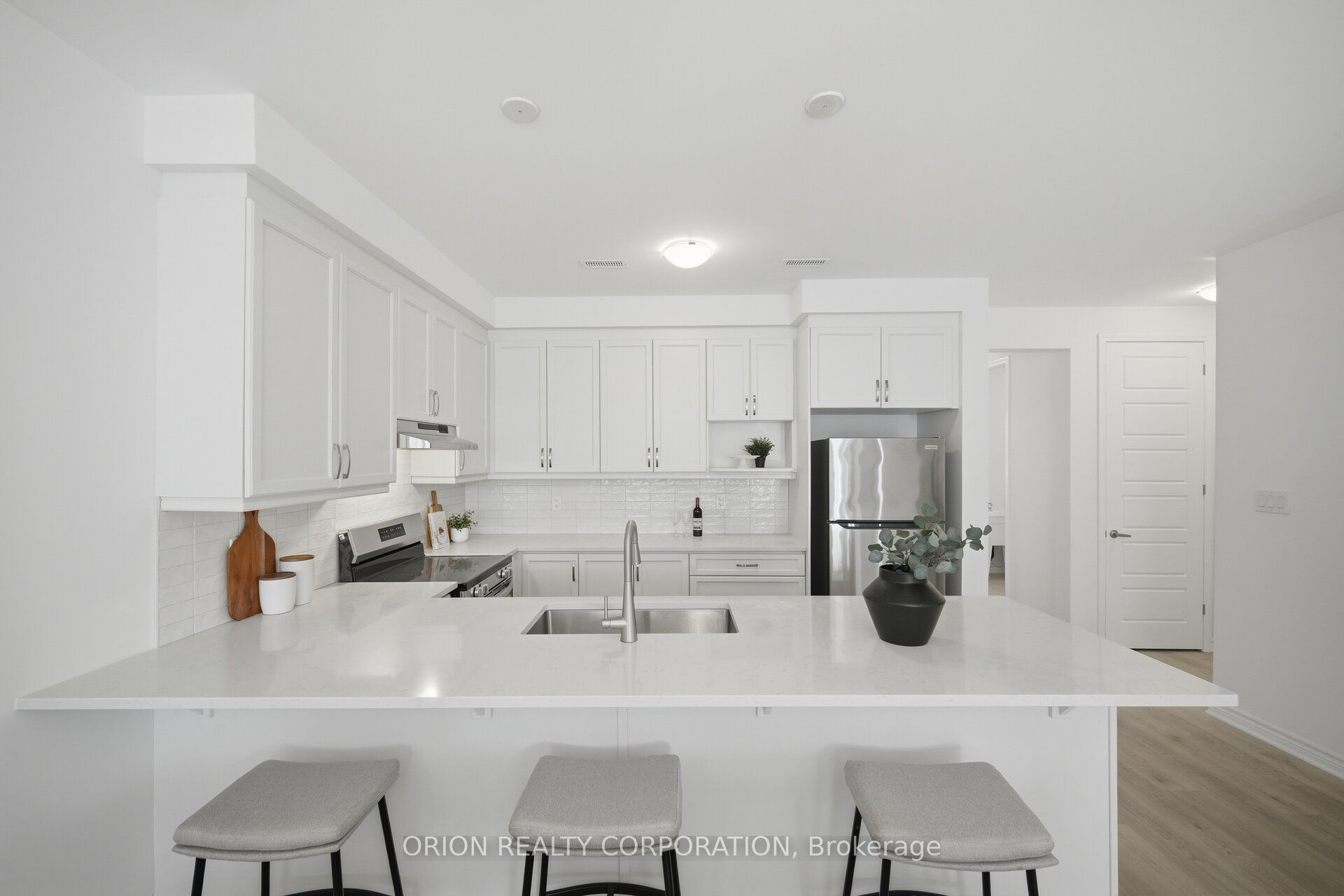 711 Sargeant Place Property Photo 4