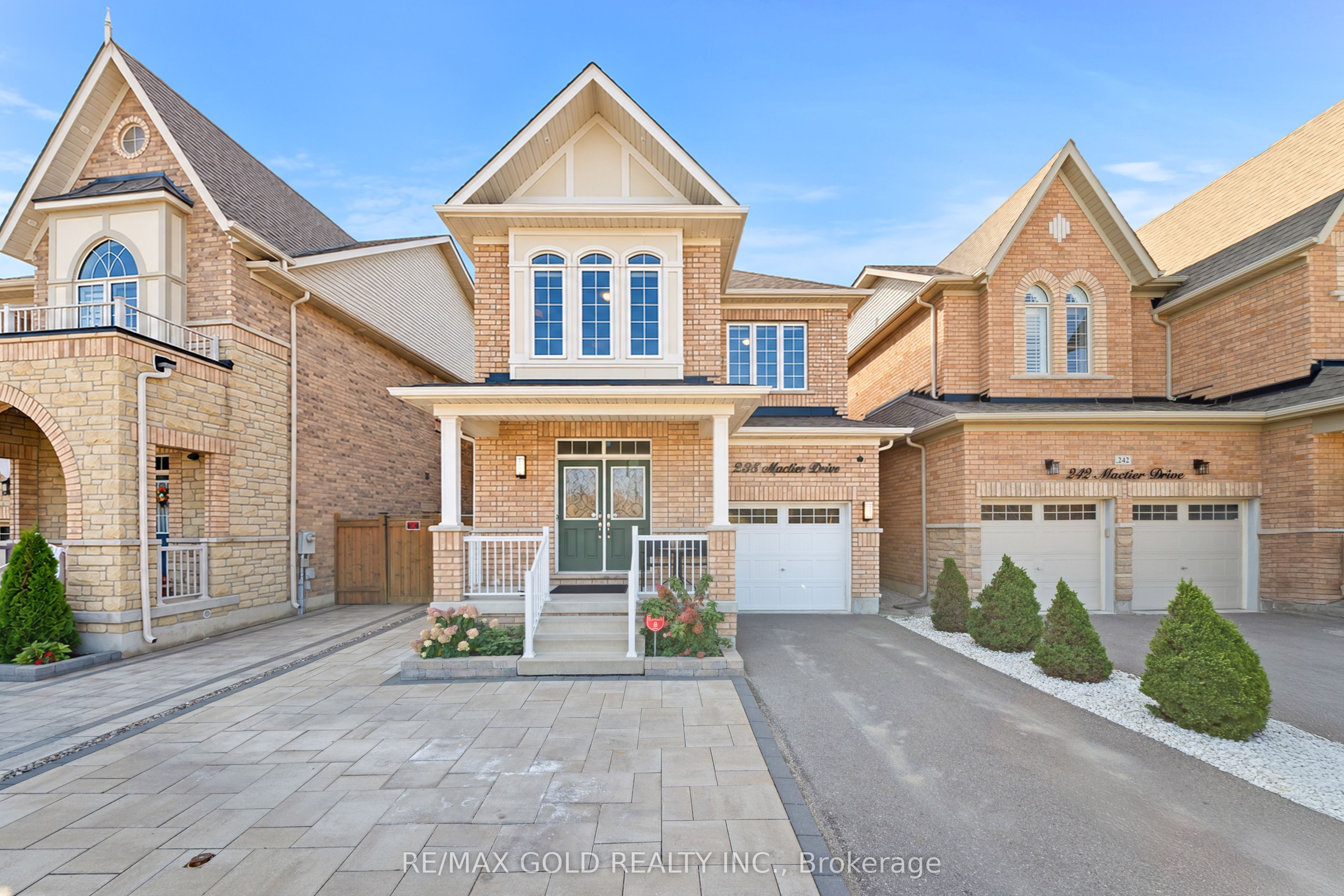 238 Mactier Drive Property Photo 1