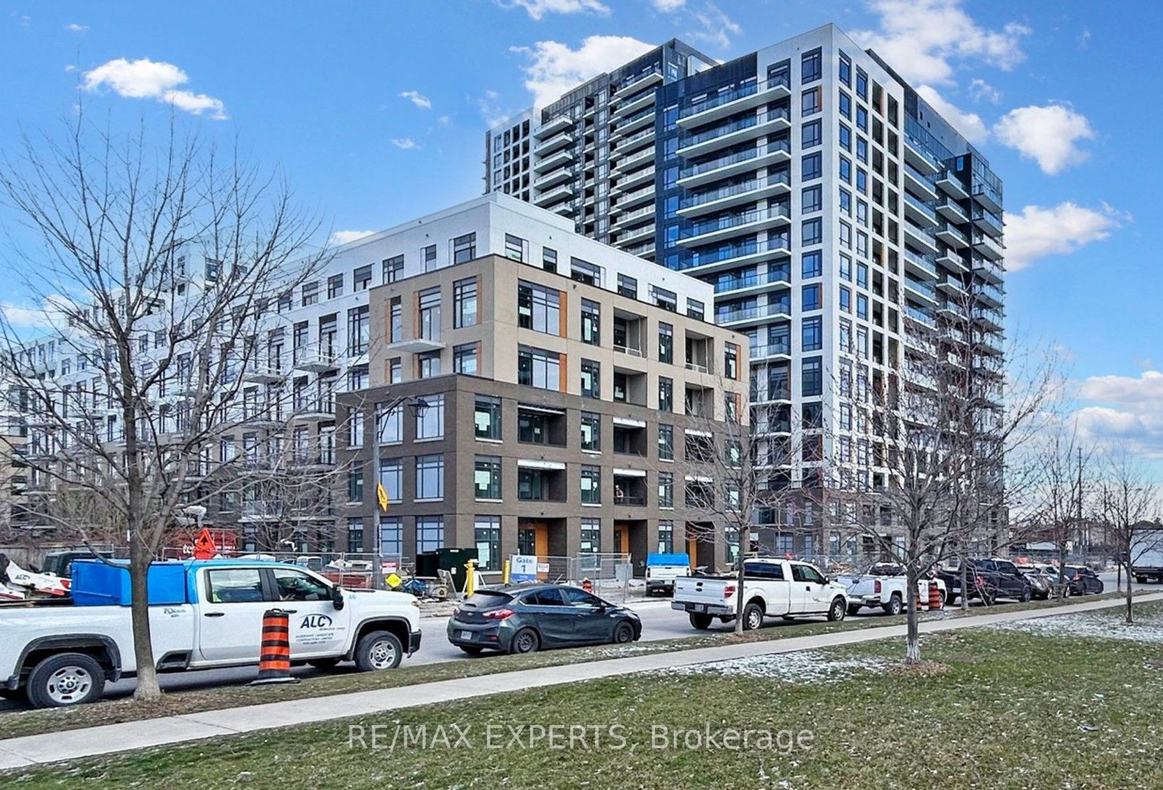 7950 Bathurst Street B-808 Property Photo 1