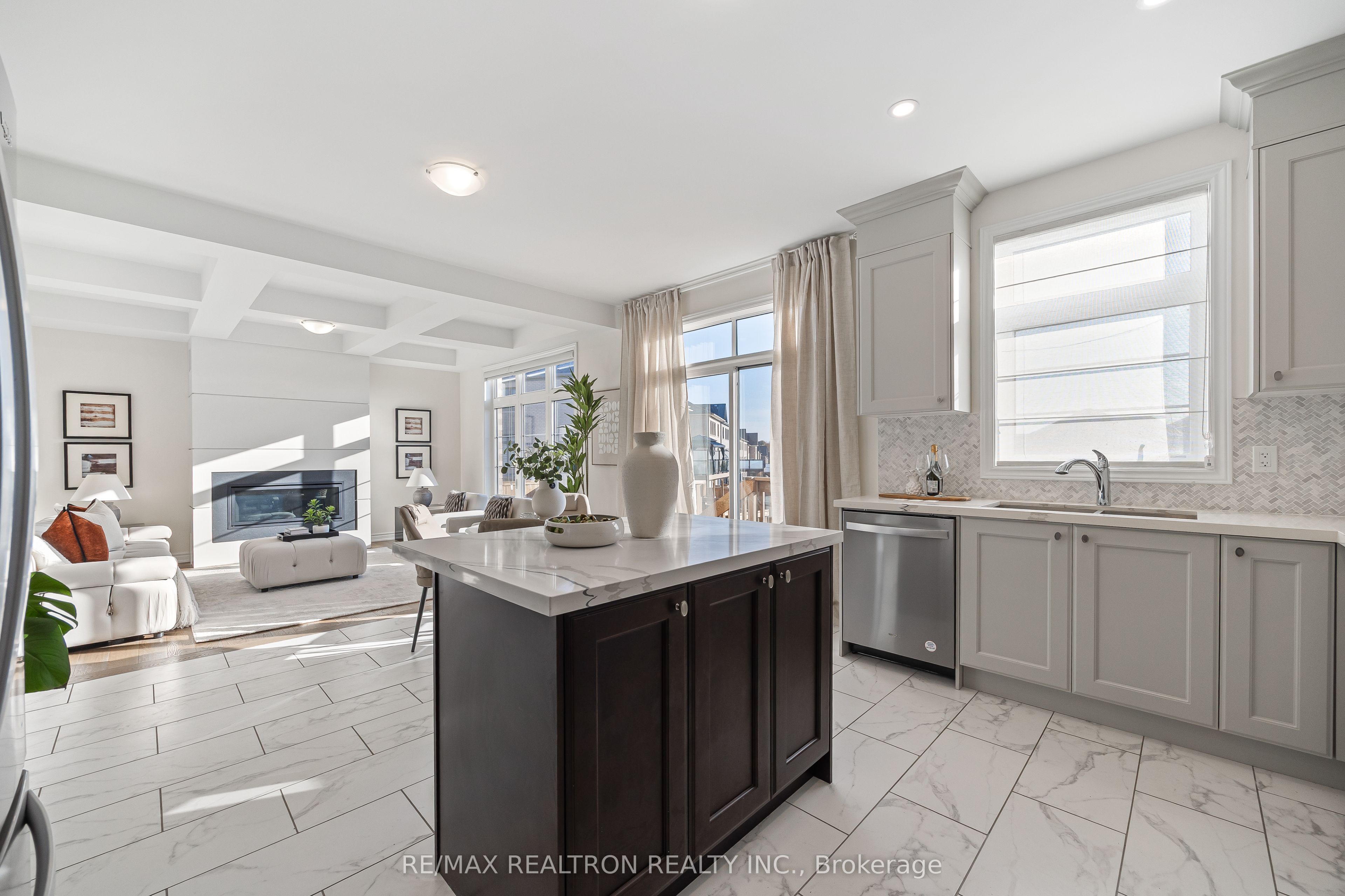 138 Silk Twist Drive Property Photo 4