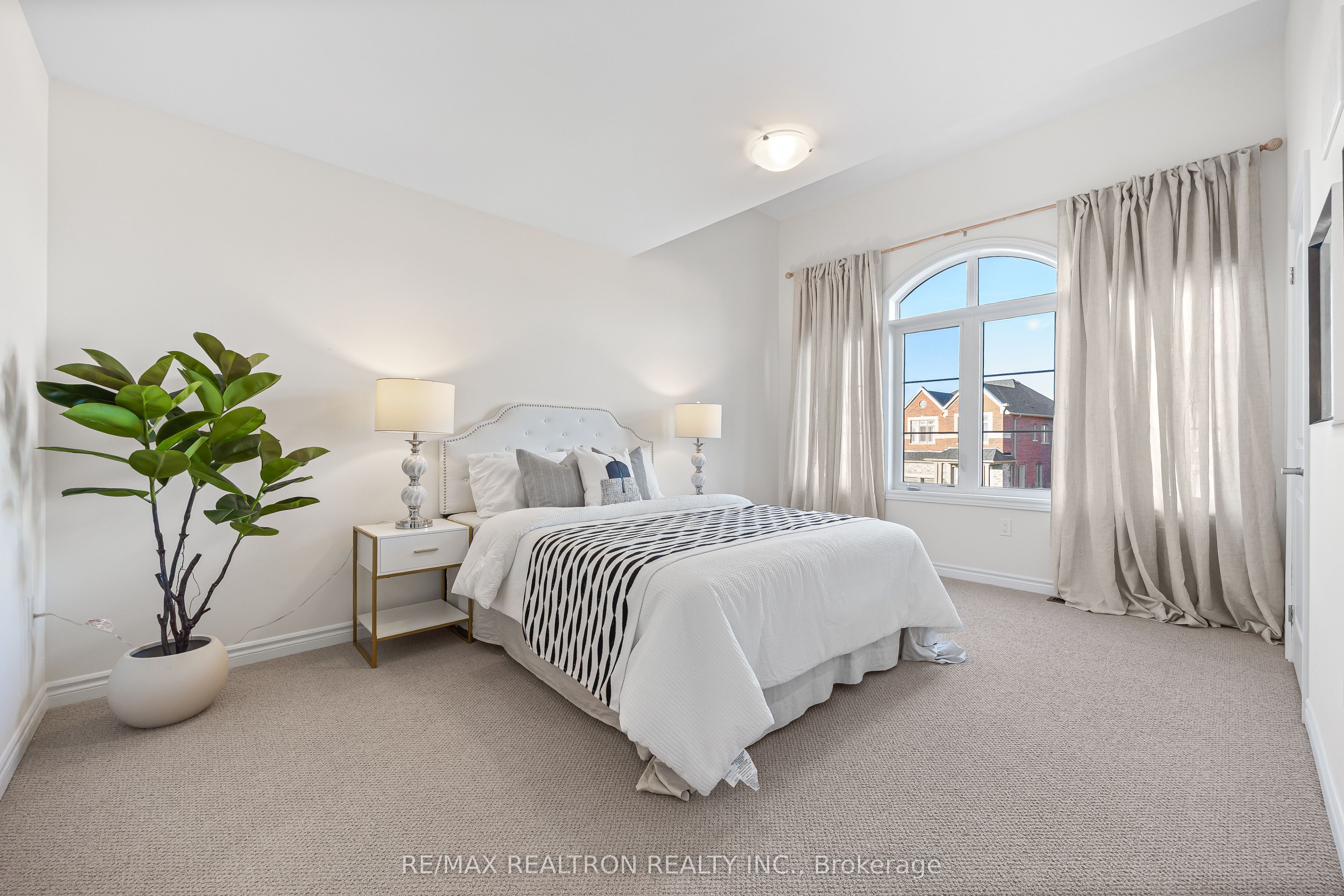 138 Silk Twist Drive Property Photo 12