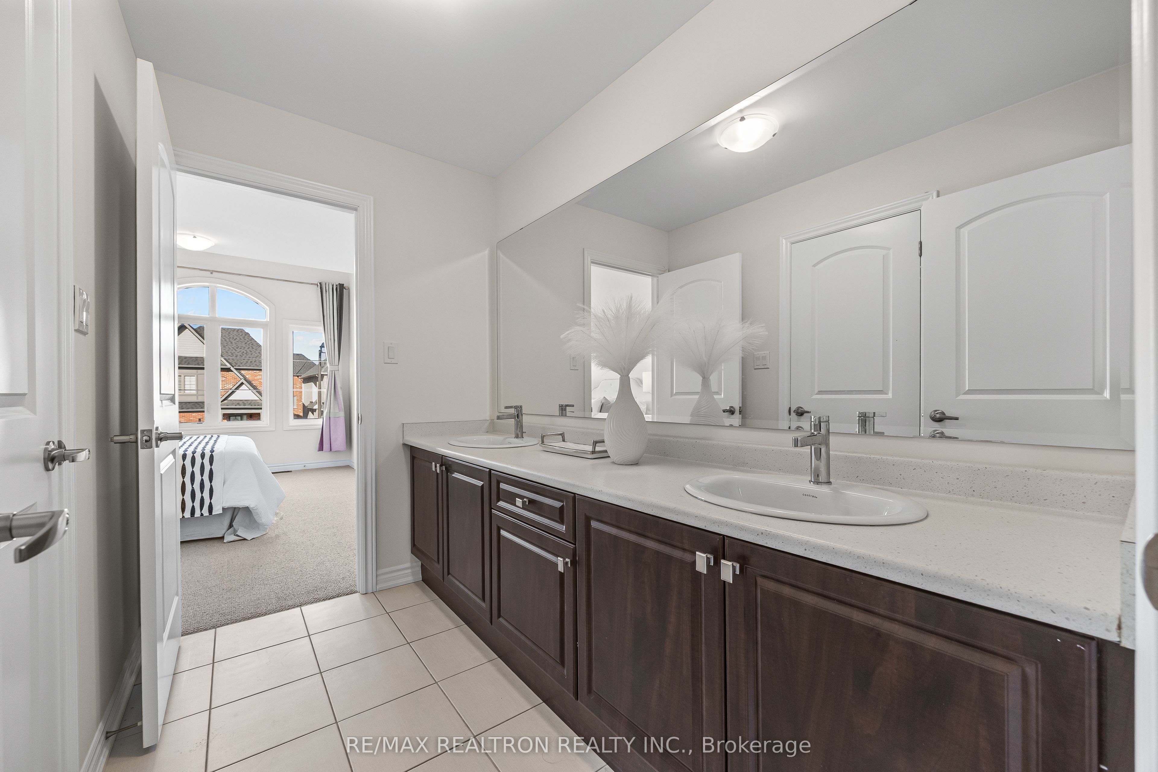 138 Silk Twist Drive Property Photo 13
