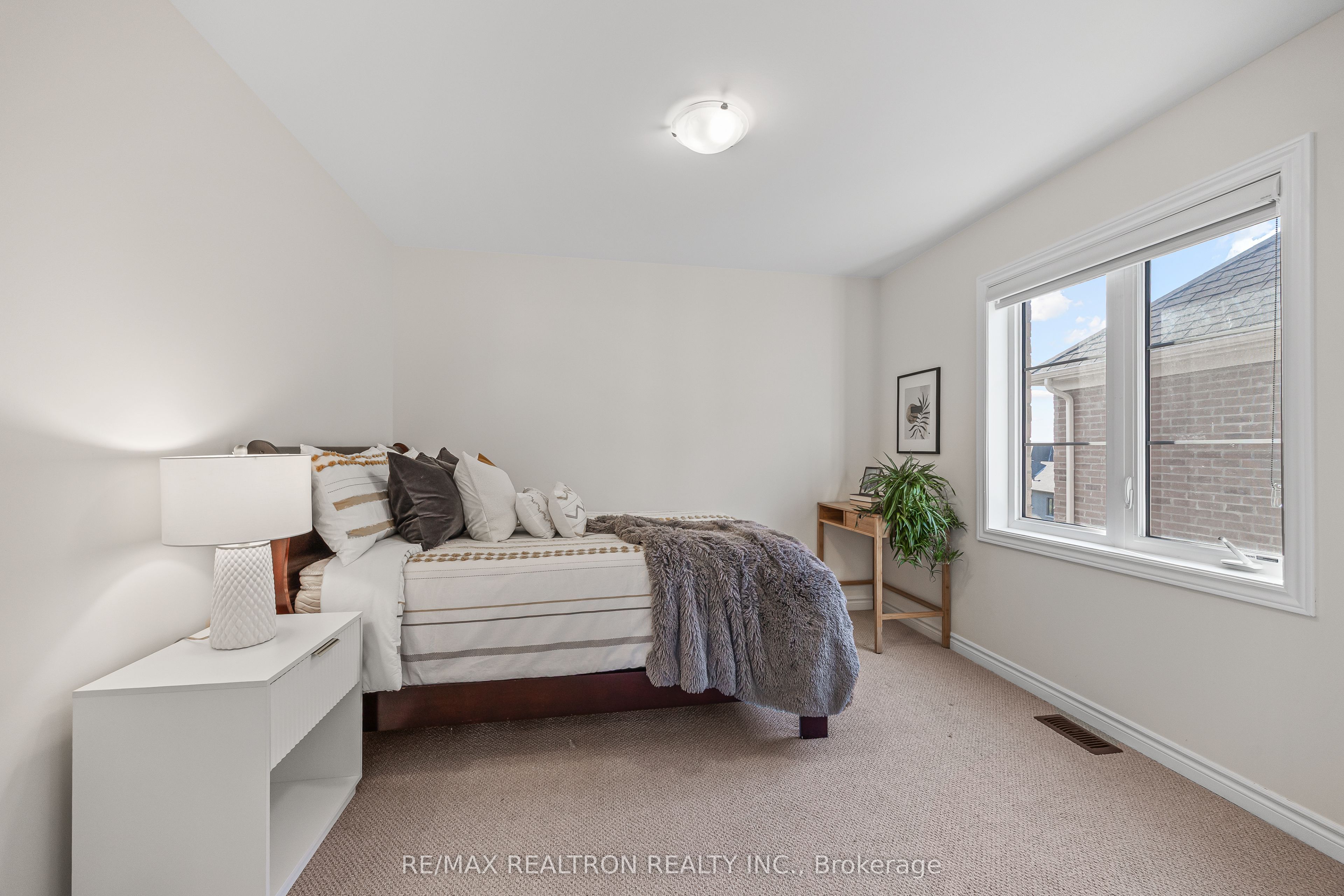 138 Silk Twist Drive Property Photo 14