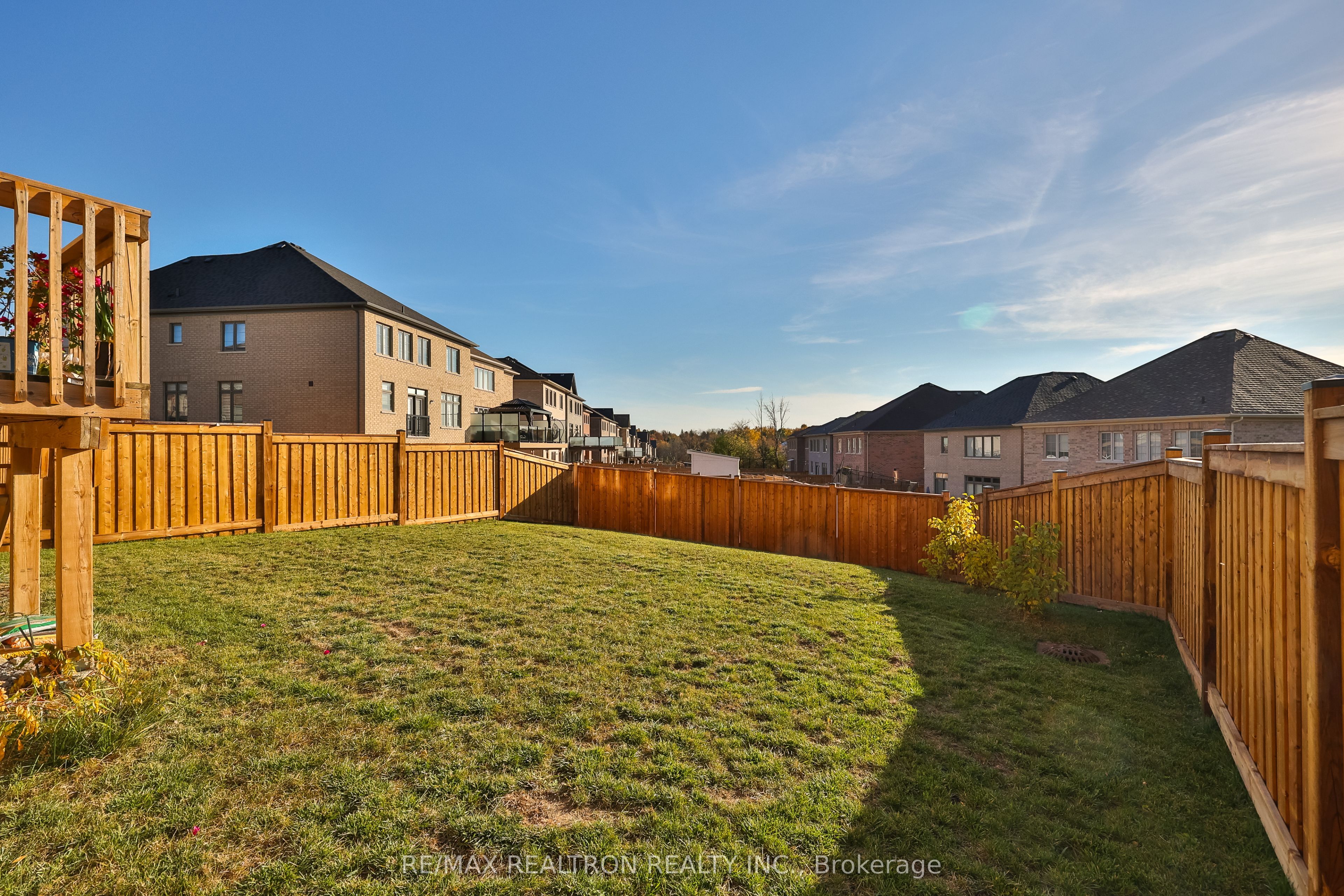 138 Silk Twist Drive Property Photo 17